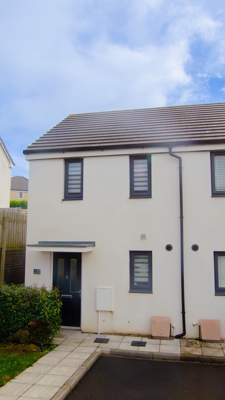 🙌 COMING SOON 🙌
📍Tucking Mill Street, Bodmin
🏠 £195,000
This property presents an excellent opportunity to acquire a well-presented two-bedroom end-of-terrace home, ideally suited to first-time buyers, investors, or those looking to downsize. Offering a practical layout and modern open-plan living, the property is ready to move into and enjoy.
To enquire about this property, please call our Bodmin Branch on 01208 74182 📞
#cornwallliving #cornishestateagents #propertiesforsale