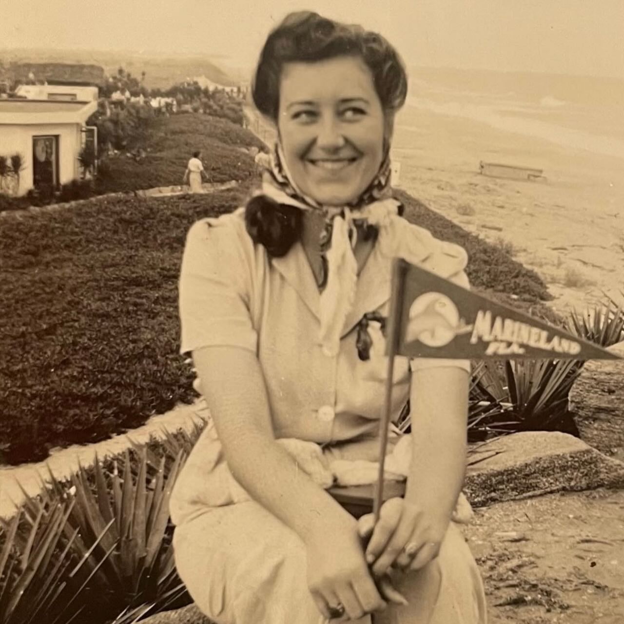 We are open all Easter Weekend, including Bank Holiday Monday! 🚩
Good Friday 11-5
Saturday 11-5
Sunday 11-5
Bank Holiday Monday 11-5
Come have a browse in all the wonderful independents- including lots of brilliant antique and vintage shops- in Old Town Hastings!
Photo: Source Unknown.
#vintageshop #vintageshopping #oldtownhastings #hastingsoldtown #hastingsandstleonards