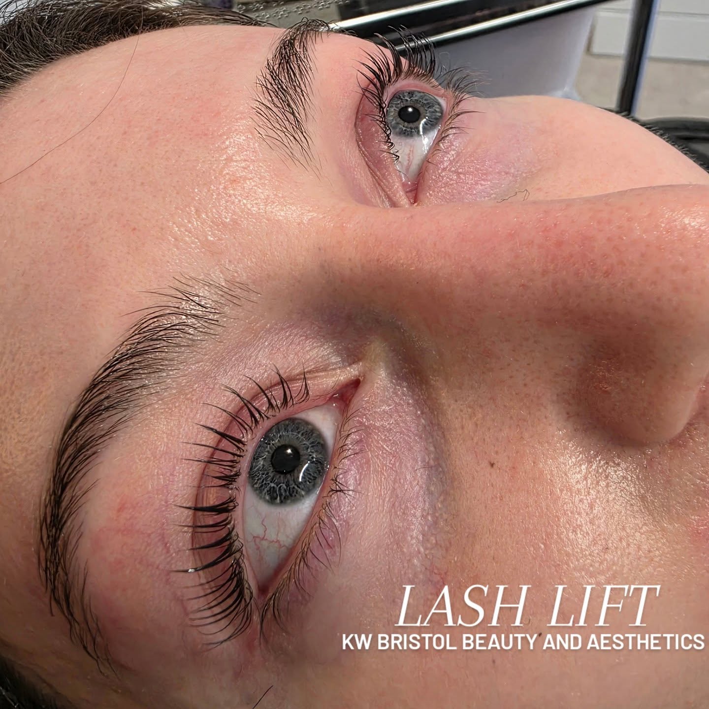 Lashlift results. Thinking about getting a lash lift? They can last anywhere from 4 to 6 weeks, which is pretty amazing! ✨ Keeping up with maintenance is super easy too. Just avoid oil-based products and heavy makeup around your eyes. Gently brush your lashes daily to keep them looking their best. It's honestly such a low-maintenance way to get gorgeous lashes! 😍 #LashLift #BeautyHacks #EyelashGoals