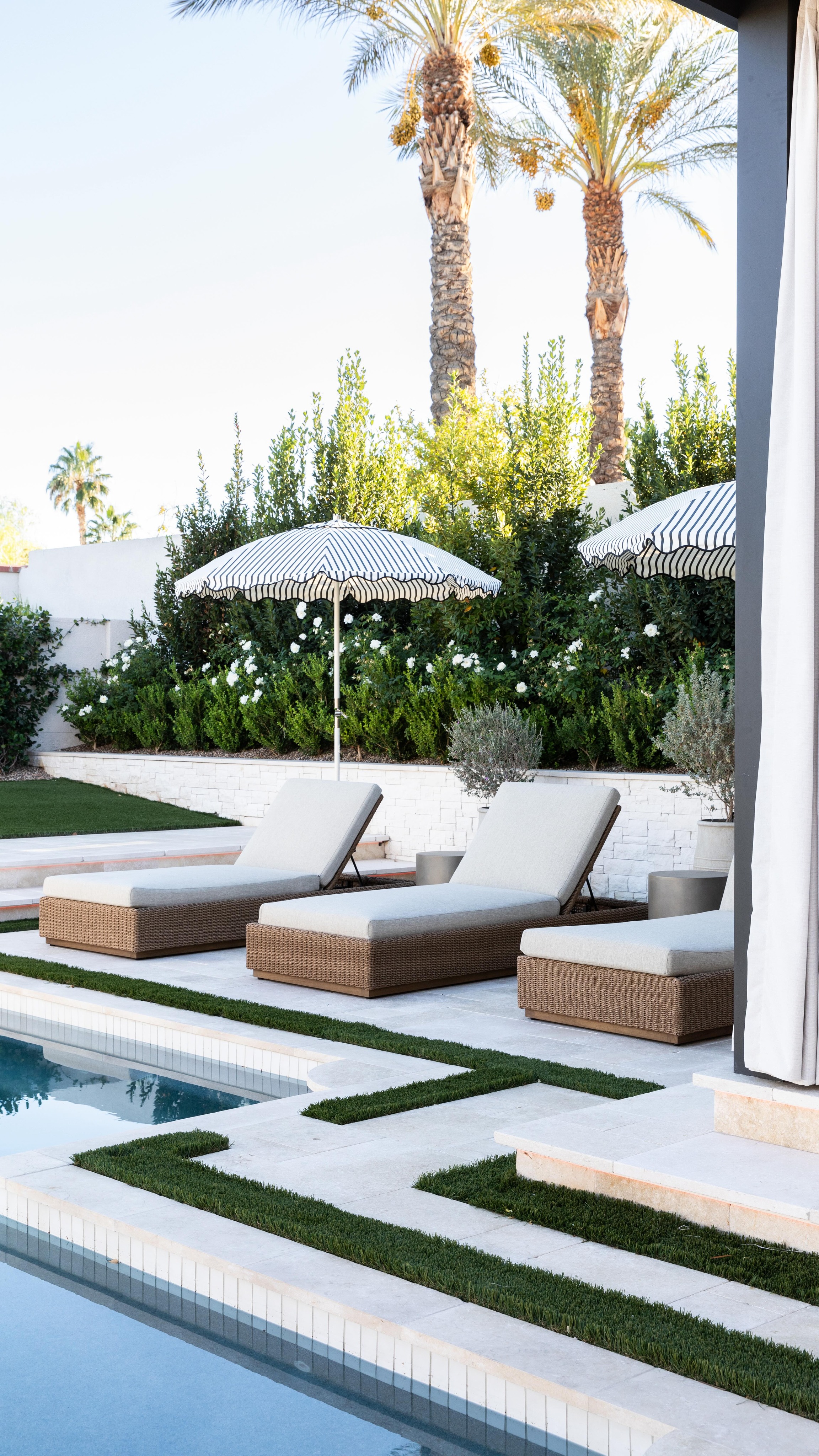 Our Fairview Project is an outdoor space thoughtfully curated for entertaining in style. Spring is here and summer is right behind it! #lasvegasdesigner #backyarddesign #backyardinspo General Contractor @lagunapool_lv