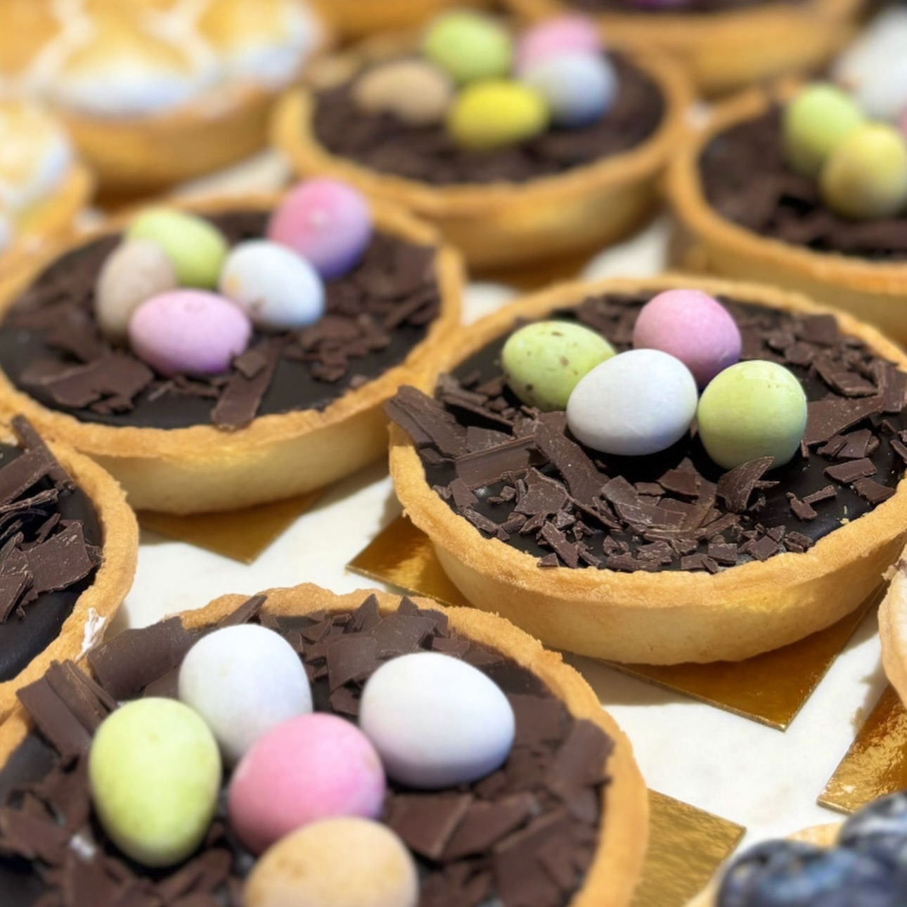 Happy Easter from all of us at Amelia💛🐣🌸🌼💛✨
Celebrate the long weekend with our rich, indulgent chocolate tart perfectly baked and dressed with crumbly chocolate shavings and easter eggs💛