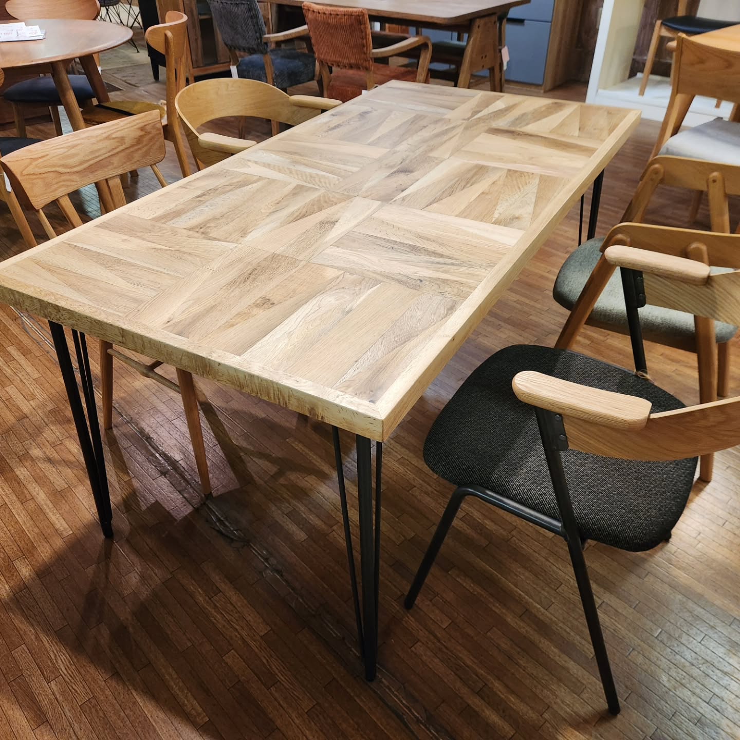 ステキなダイニングセットが入荷しました。
Spring premium SALE
開催中
松山市プレミアム付商品券使えます。
ご来店おまちしております。
詳しくは
@geibido
プロフィールからウェブサイトをご覧下さい。よろしくお願いいたします。
...............
ほっこり心地いい家具
GEIBIDO
.........................
#SpringpremiumSALE
#げいびどう
#芸美堂
#家具の芸美堂
#カーテン