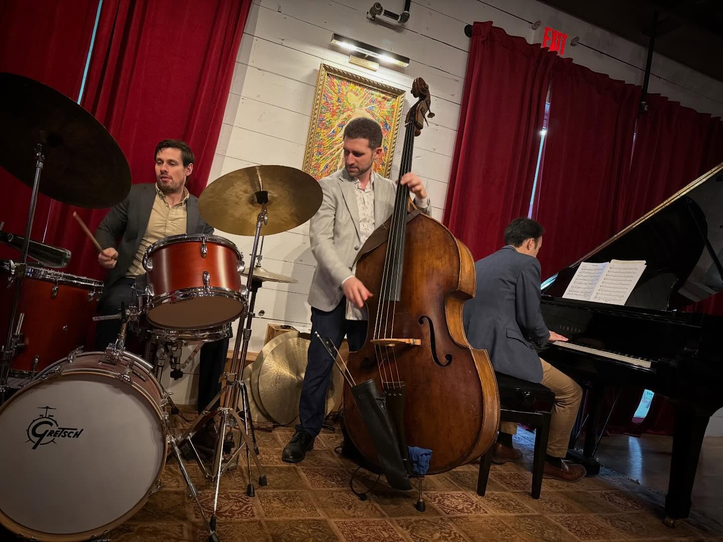 @jazztrionyc !!! 👏👏👏