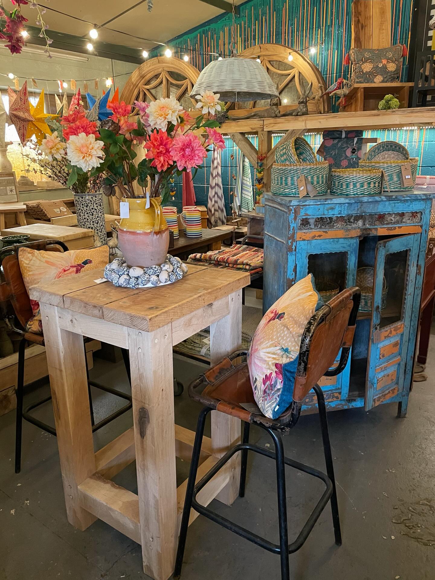 Happy Easter week! We’re open with our usual times 😊 our downstairs area has had a fresh layout with lots of lovely stock displayed on all our table tops and the village country store is stocked with seasonal produce, bakery deliveries, dairy & Longley farm, jams & chutneys as well as lots of sweet treats 🍰
Hope you can visit soon enough 👋
Open : Wed, Thur, Fri 10-5 & Sat 10-4
📍 the workshop, Halifax road, Thurgoland, S357ED
#shoplocal #easterweek #setupfortheday