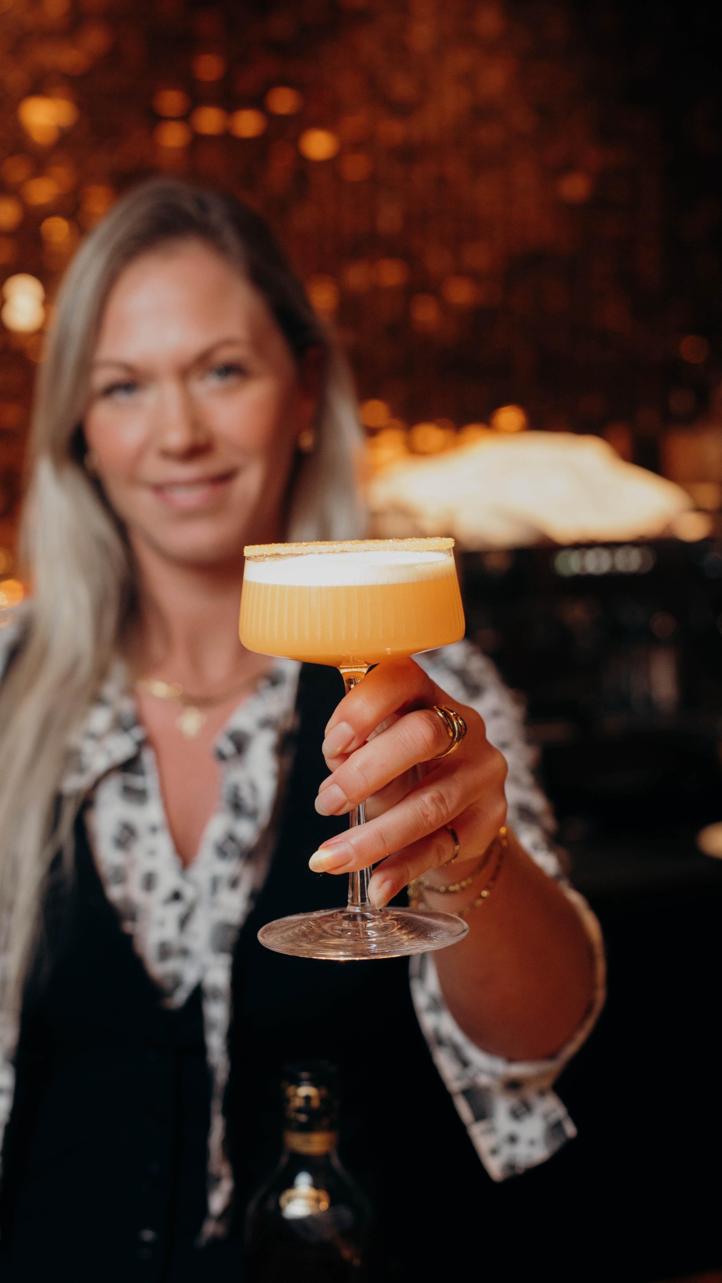 Tonight doesn’t need a plan.
Just good drinks, good company… and maybe one more round 🖤🍸