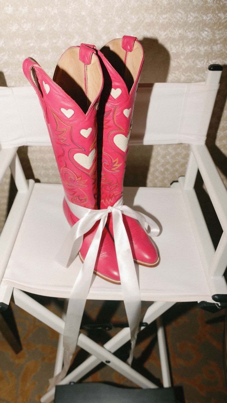 The rodeo may be over, but boot season in Texas is forever 🤍
Especially when they’re pink and a surprise on your wedding day. It’s the personal touches that make a wedding unforgettable and this was one of them.
Vendors|
Brit Floyd Photography - @britfloydweddings
The Houstonian Hotel - @houstonianhotel
2 Bot creations - @2botcreation
Undercover Band - @undercoverbandtx
Decor by Dulce - @decorbydulce
Susies Cakes - @susiescakes.houston
Jos Paper kitchen - @jospaperkitchen
We’re so grateful for every vendor who helps bring these moments to life. If we missed your tag, please message us so we can update!
#weddingplanner #houstonweddings #houston #wedding
