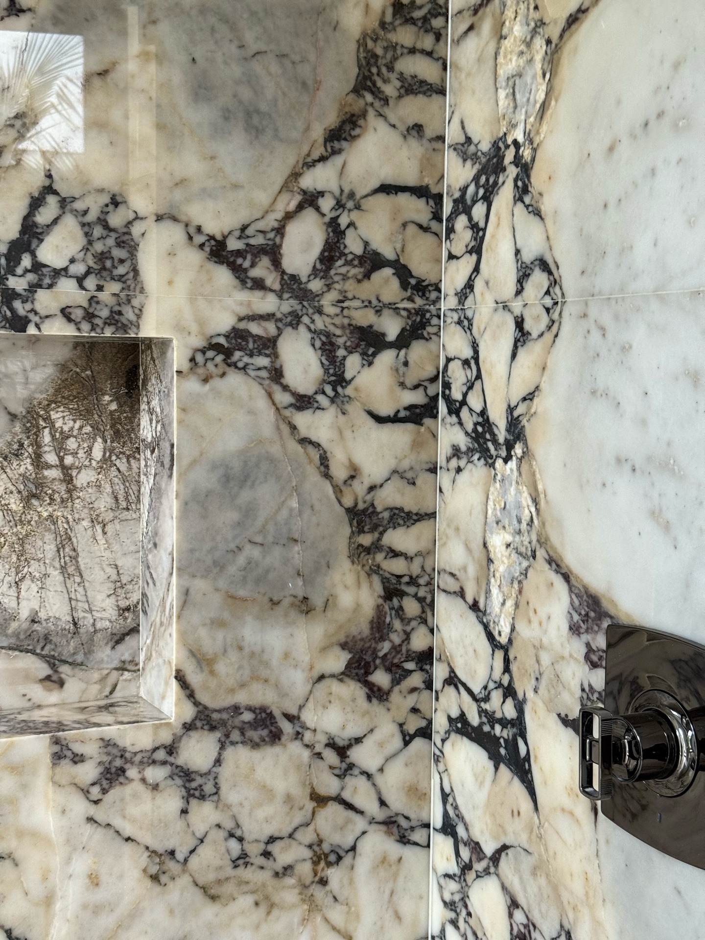 A few corners of Lot 7.
⠀⠀⠀⠀⠀⠀⠀⠀⠀
Still one of our favorite material stories to date.
stonework & fabrication: @modern_stones
brokerage: @trustpointrealty
builder: @boostconstruction_
•
•
•
•
•
#designdetails #homebuilding #dreamhome #miamiinteriors #saveoldhomes