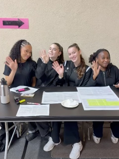 🩷ZOOM SUR NOS BÉNÉVOLES 🩷
🙏🏼Un grand Merci à l’ensemble de nos bénévoles, pour l’installation de la salle , la gestion de la compétition tout le week end ainsi que le rangement ! Et à la ville de Pontoise pour la mise à disposition de notre très beau gymnase Phillipe Hemet ainsi que le département du Val d’Oise.