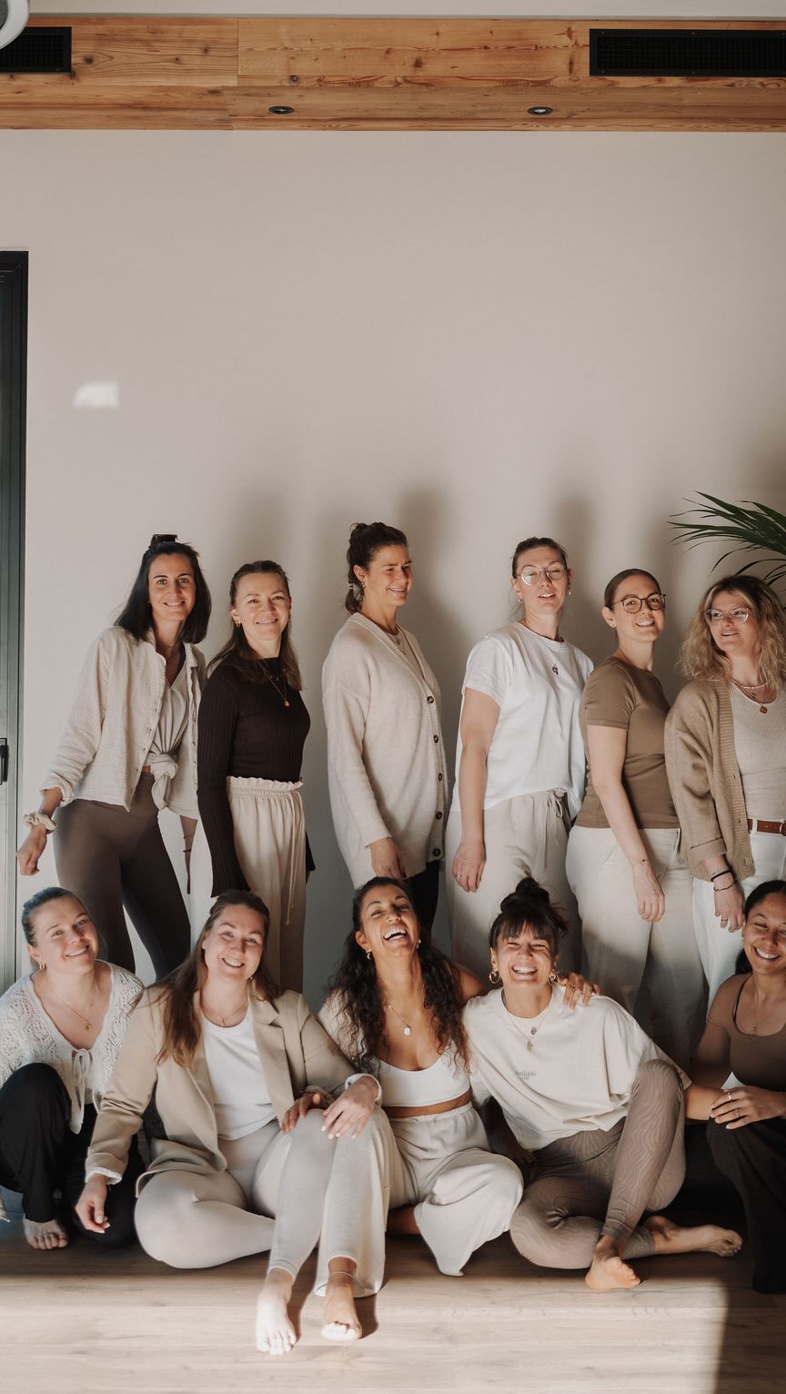 einfach nur dankbar für die Menschen in meinem Leben ✨🥹🤍🫂
& vor allem, dass ich mich auch einfach nur noch mit Menschen umgebe, die mir Energie geben 🥹🥰 Das lieb ich halt auch so krass an meiner Selbstständigkeit- ich kann mir einfach aussuchen mit wem ich arbeite & das sind einfach die tollsten Menschen.
Und seitdem ist mir erst bewusst geworden, wie doll der Einfluss unseres Umfelds halt doch ist. Es macht halt schon echt nen Unterschied ob wir uns in einem positiven Umfeld voller Liebe, Support, Mitgefühl bewegen oder in einem negativen Umfeld voller Neid, Missgunst, Stress und Unzufriedenheit…
Und in dem Sinne einfach nur danke an all die wundervollen Menschen in meinem Leben 🥹🥰
Und dein Zeichen gut darauf zu achten, mit welchen Menschen du dich umgibst ✨🫂
#friendship #dreamlife #traumleben #visionboardlife