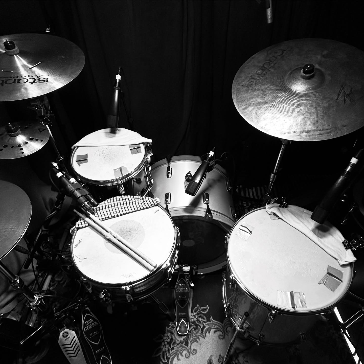 Towel o’clock 🕣
@vicfirth @remopercussion @istanbulagop #drummerinlondon #instadrums #soundsfrommyattic #drumminglife #remotedrumrecording