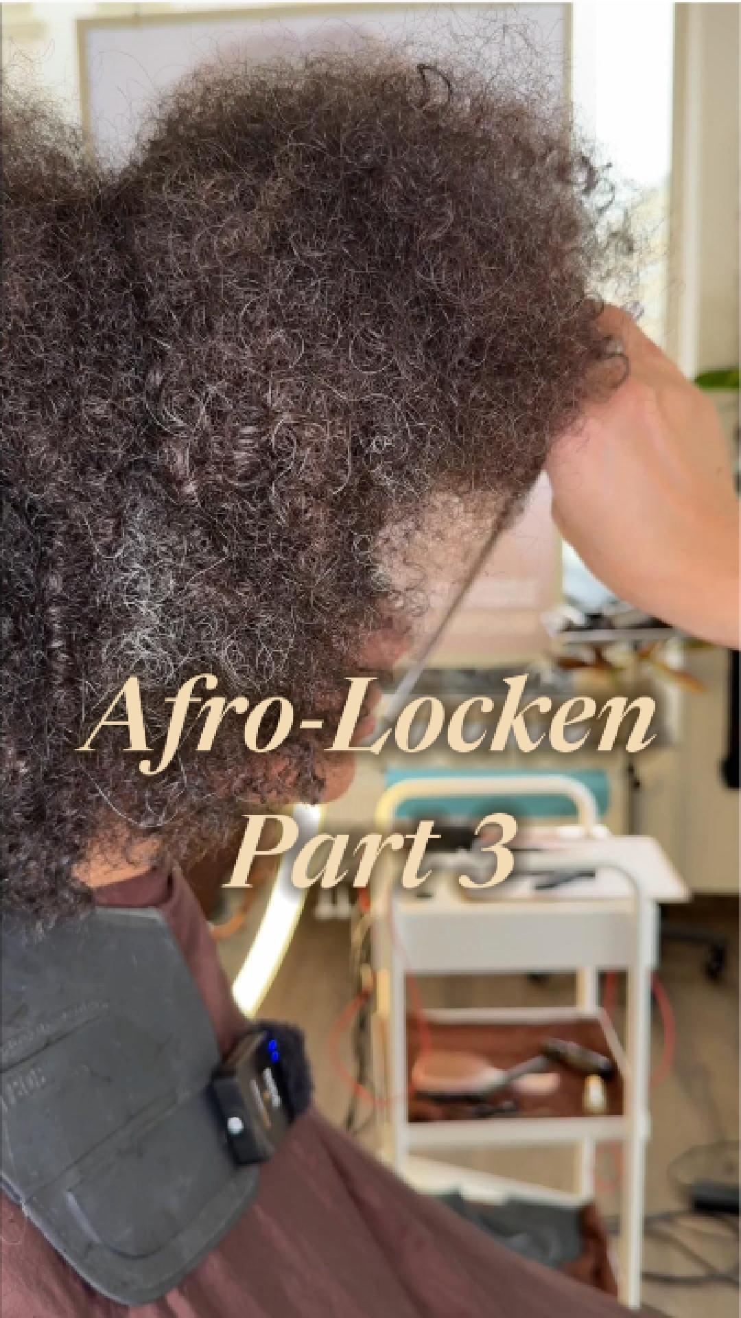 Part 3 | Bei sehr ausgeprägter Afrostruktur empfehlen wir unseren Trockenschnitt Express, um die Form gezielt aufzufrischen. Das anschließende Styling erfolgt idealerweise zu Hause mit den passenden, eigenen Produkten.
Unsere Locken Elite Naturpflegelinie wurde speziell für Wellen und klassische Locken entwickelt und ist für eine starke Afrostruktur nur eingeschränkt geeignet.
Der benötigte Produktaufwand wäre sehr hoch – daher raten wir dazu, in diesem Fall auf entsprechend abgestimmte Pflegeprodukte zurückzugreifen.
Du kannst für einen Termin das Anfrageformular auf lockenelite.at nutzen. ✨
#afro #afrolocken #afrohair #asmr #asmrhair #asmrcut #haircut #curls