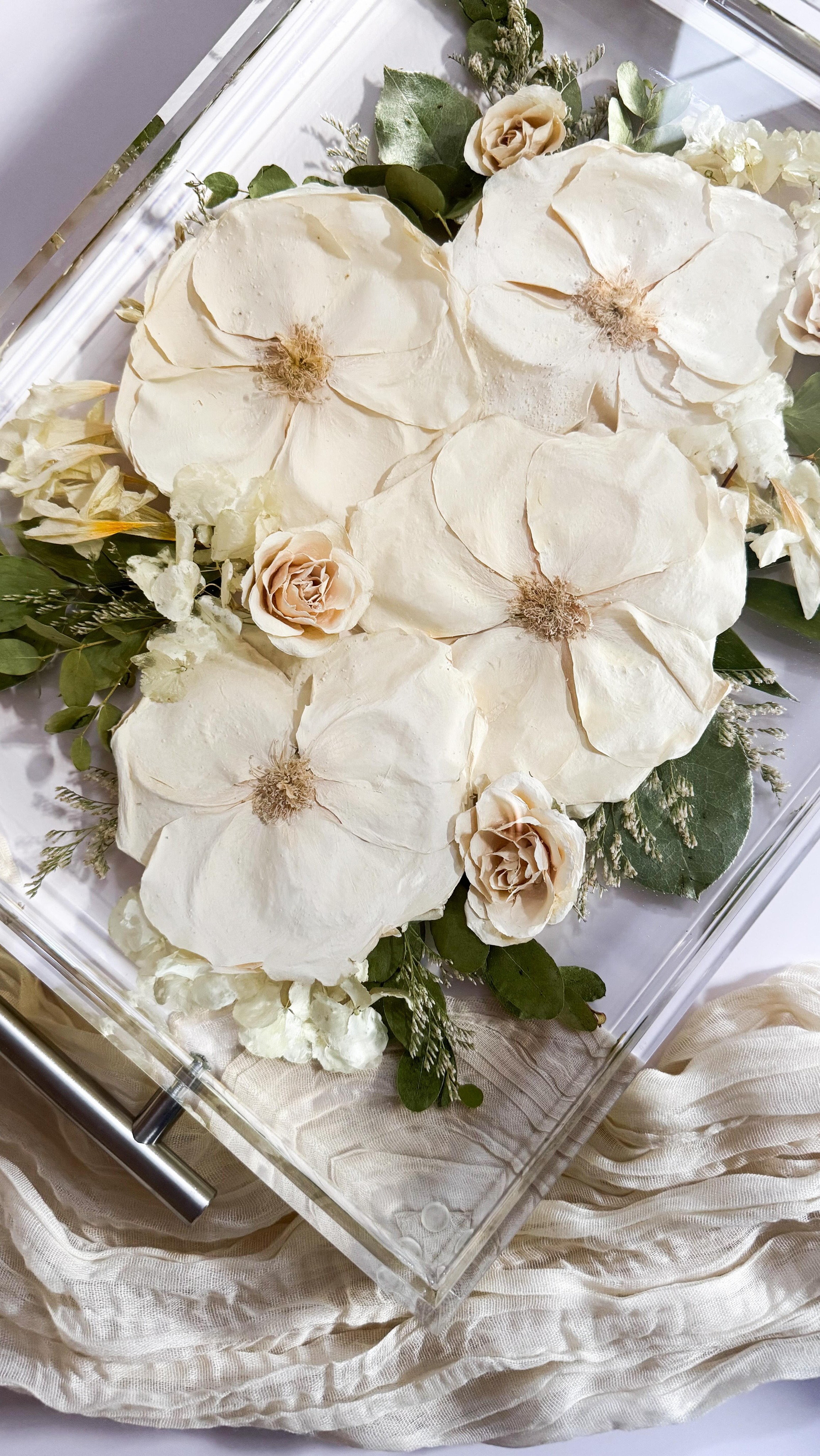 You'll thank yourself for hiring me ahead of time ✨🌸🤍
Add color correction to your order to keep your flowers fresh and radiant as the moment they walked you down the aisle✨
Link in bio to reserve your spot today with a deposit and flexibility to change your order around until the week of your wedding!
#floralpreservation #bridalbouquet #weddingflowers #resinflowers #flowerpreservation