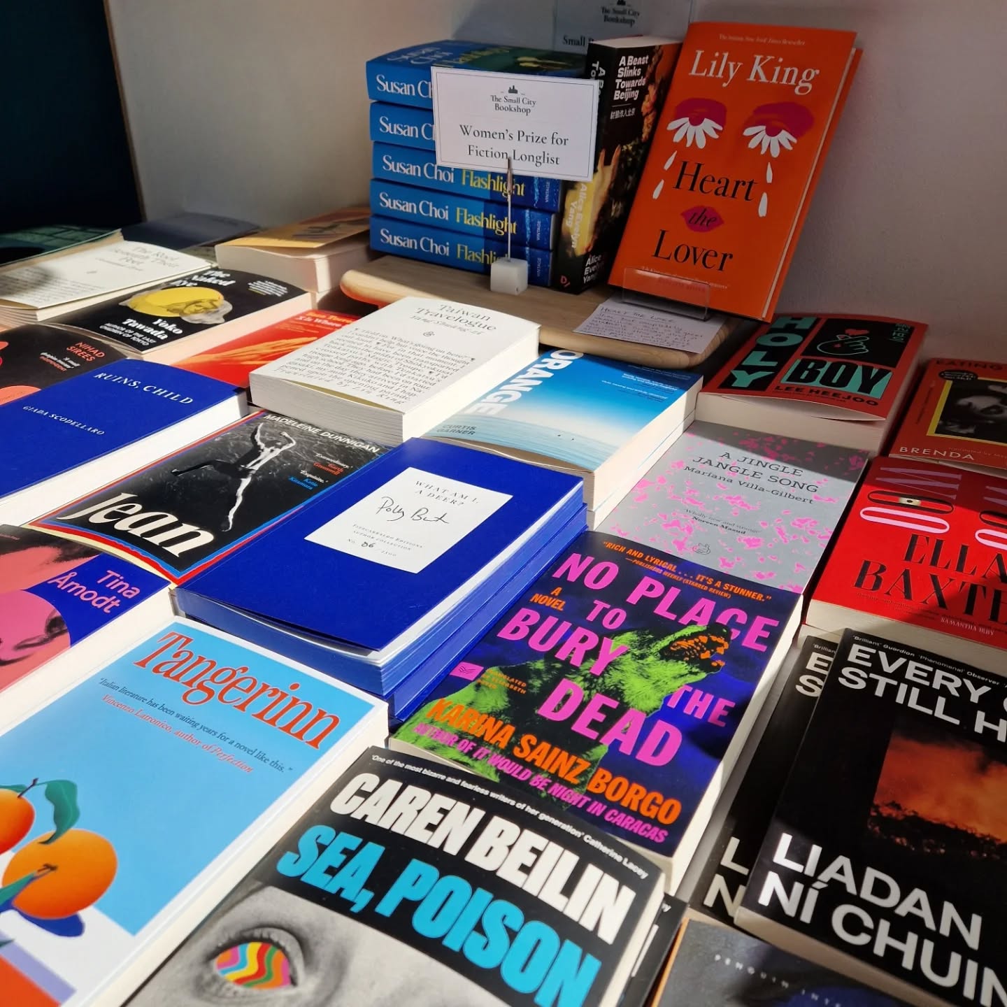 Sunshine, Saturday, stacks of new books.
Prize-nominees, nature, politics, interesting lives, folklore, literary fiction, thrillers, prose-poems, a first edition, film / TV adaptations, queer history, immersive fantasy, just-out hardbacks, fungi board books, funny picture books, more Jamie Smart, bestsellers and our diehard recommendations.
We promise there is something for everyone.
#booksfortheweekend #booksaremybag #bookshopsoftheworld #booksbooksbooks #bristolbookstagrammers