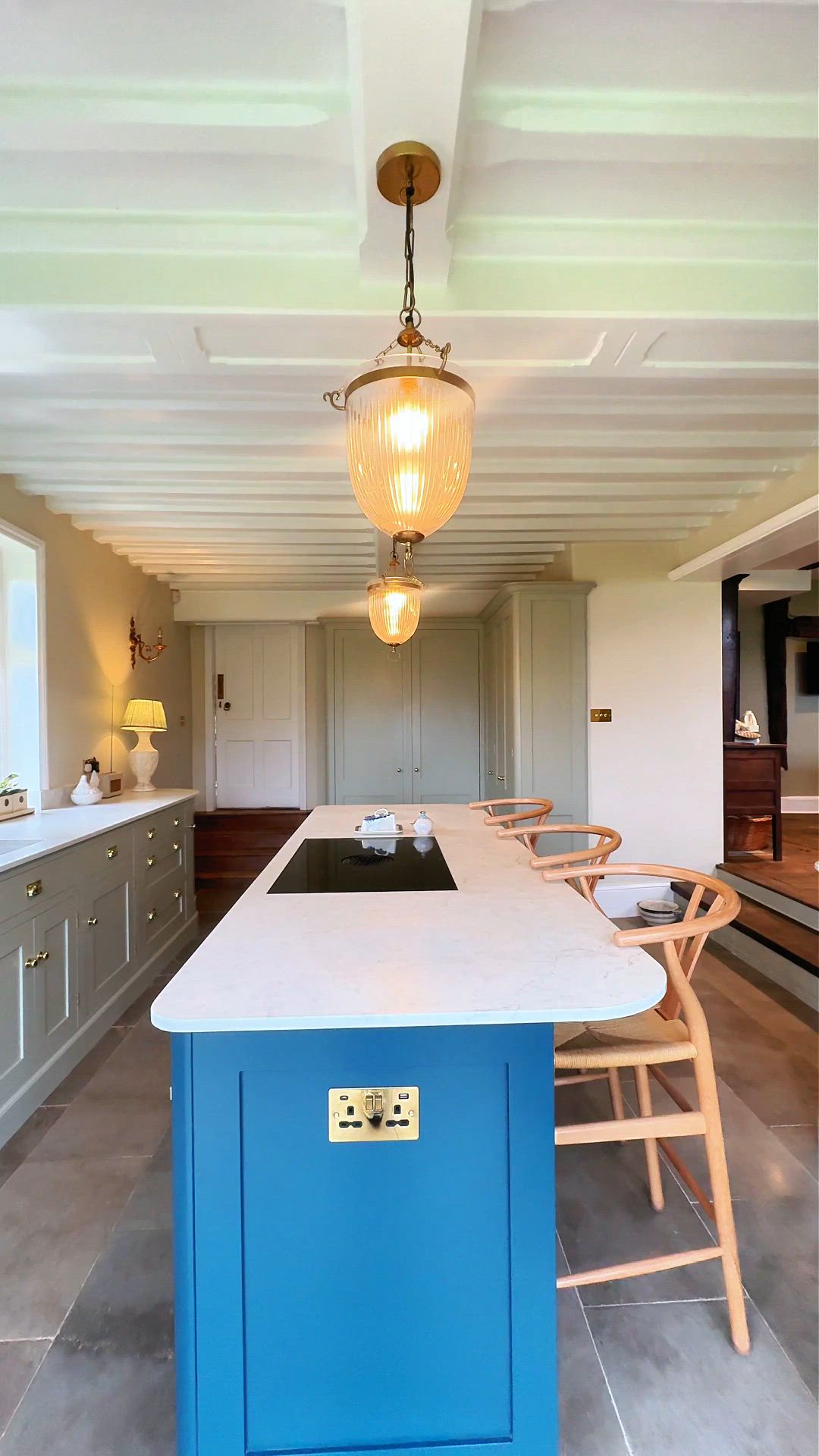 One of the quiet luxuries of @boracookingsystems is how thoughtfully freshness is preserved. Its advanced air circulation and odour filter help maintain a better environment for ingredients, so everything stays fresher for longer while the refrigerator itself feels clean and beautifully composed. #BespokeDesign #KitchenInspo #InteriorDesign #ModernLiving