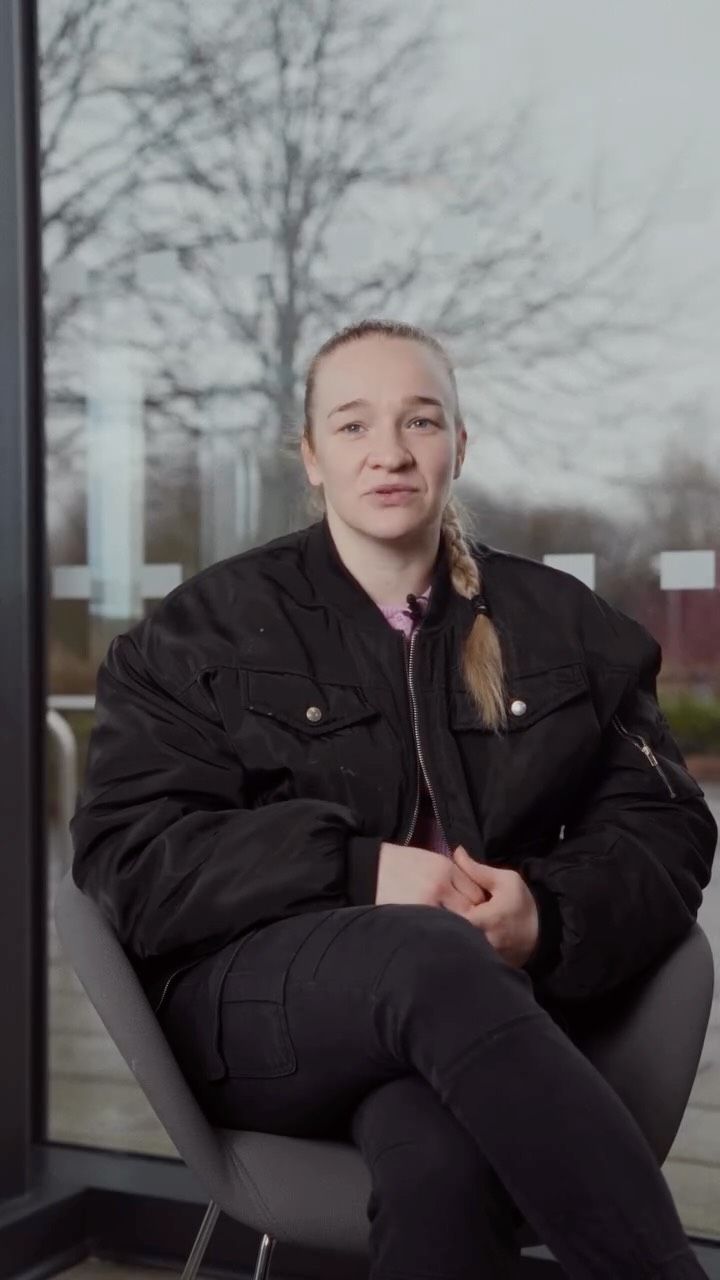 Years from now, these are the moments you’ll come back to 🤍
Tiny details, sleepy stretches, the way they fit so perfectly in your arms all preserved in a way that you can come back to again and again.
Hearing my clients speak about the memories these images hold means more than I can put into words.
And as for ‘baby whisperer’ I think it simply comes down to patience, a gentle approach, and creating a space where your little one feels completely safe and settled.
Because when they feel calm, the most beautiful moments unfold naturally ✨