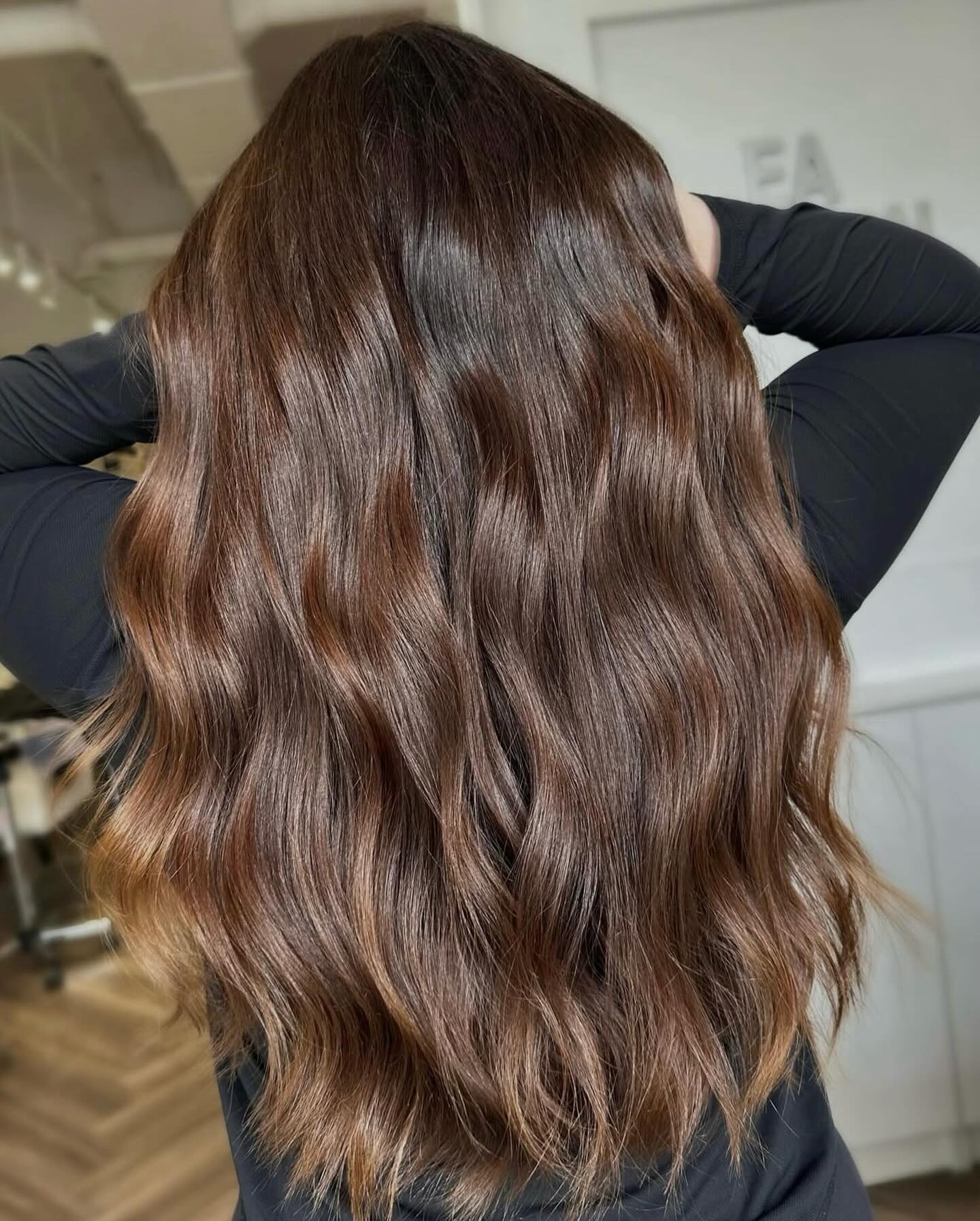 Not all brunettes are basic… this one’s doing the most in the best way 🤎✨
Created by Isaiah , this look is all about soft dimension and effortless movement.
✨ A seamless root smudge for that diffused, natural blend
✨ Lived-in brunette tones that catch the light (yes, even brunettes can glow)
✨ A soft layered cut for bounce, shape, and that “falls perfectly every time” finish
This is your sign that going darker doesn’t mean going flat… it means going rich, glossy, and elevated.
Ready to upgrade your brunette?
🔗Click that link in bio for reservations or Call the salon to book today!
#yqr #yqrhair #yqrhairstylost #yqrhairsalon