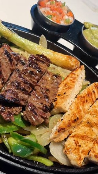 Fajita lovers, this one’s for you 🔥
Mixed chicken and beef fajitas at half price! 50%OFF
No substitutions, just pure flavor.
Thursdays taste better at Chychos.
👉 chychos.com
#FajitaThursday #ChychosEats #TexMexLovers #FoodDeals #FullFlavor