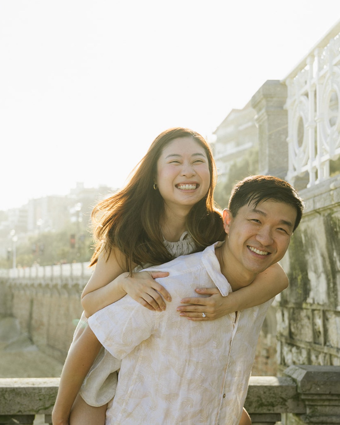 From Singapore to the Basque Country… to ask one question.
He contacted me months ago to plan the surprise proposal, and little by little, we organized everything together, the spot, the timing, the plan, even the nerves.
And there they were, in San Sebastián, with the ocean in front of them and one big question about to change everything.
She said yes. And I had the privilege to capture it.
Gracias por confiar en mí para un momento tan importante. These are the kind of stories that make this job so special.
#SanSebastianProposal
#BasqueCountryProposal
#DestinationProposal
#BasqueCountryWedding
#SheSaidYes