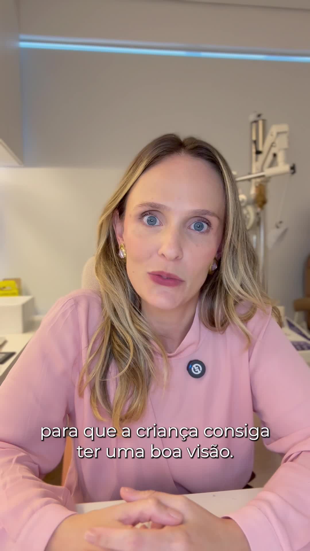 Crianças com hipermetropia podem ter graus altos e, ainda assim, enxergar bem com óculos. Isso é mais comum do que parece.
O mais importante é acompanhar de perto, porque cada caso evolui de um jeito e o uso correto dos óculos faz toda a diferença no desenvolvimento visual.
Ficou com dúvida sobre o grau do seu filho? Vale uma avaliação.
Dra. Juliana Wagner Dada
Referência em Estrabismo adulto e infantil
Especialista em Oftalmologia Pediátrica
CRM39665
RQE35215
#estrabismo #saudeocular #oftalmopediatria