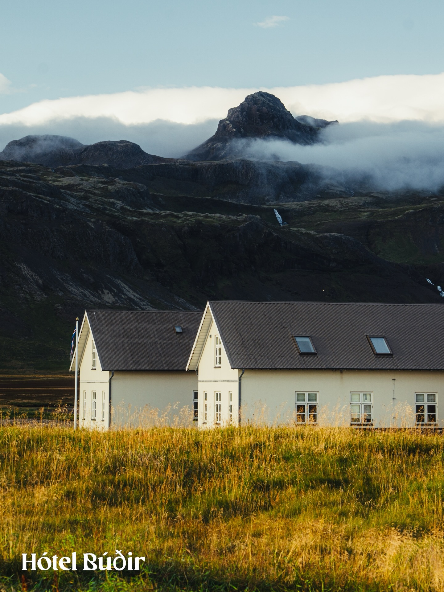 Some places just leave an impact you’ll never forget.
@hotelbudir was one of our favorite stays in Iceland. Unique and welcoming, it has an eclectic feel. Its incredible location has views of the mountains, the beach, waterfalls and glaciers in the distance. Also visible and a short walk from the entrance is the famous black church. We will be back.
#iceland #búðir #snaefellsnes #hotelsoftheworld #interiordesigninspiration