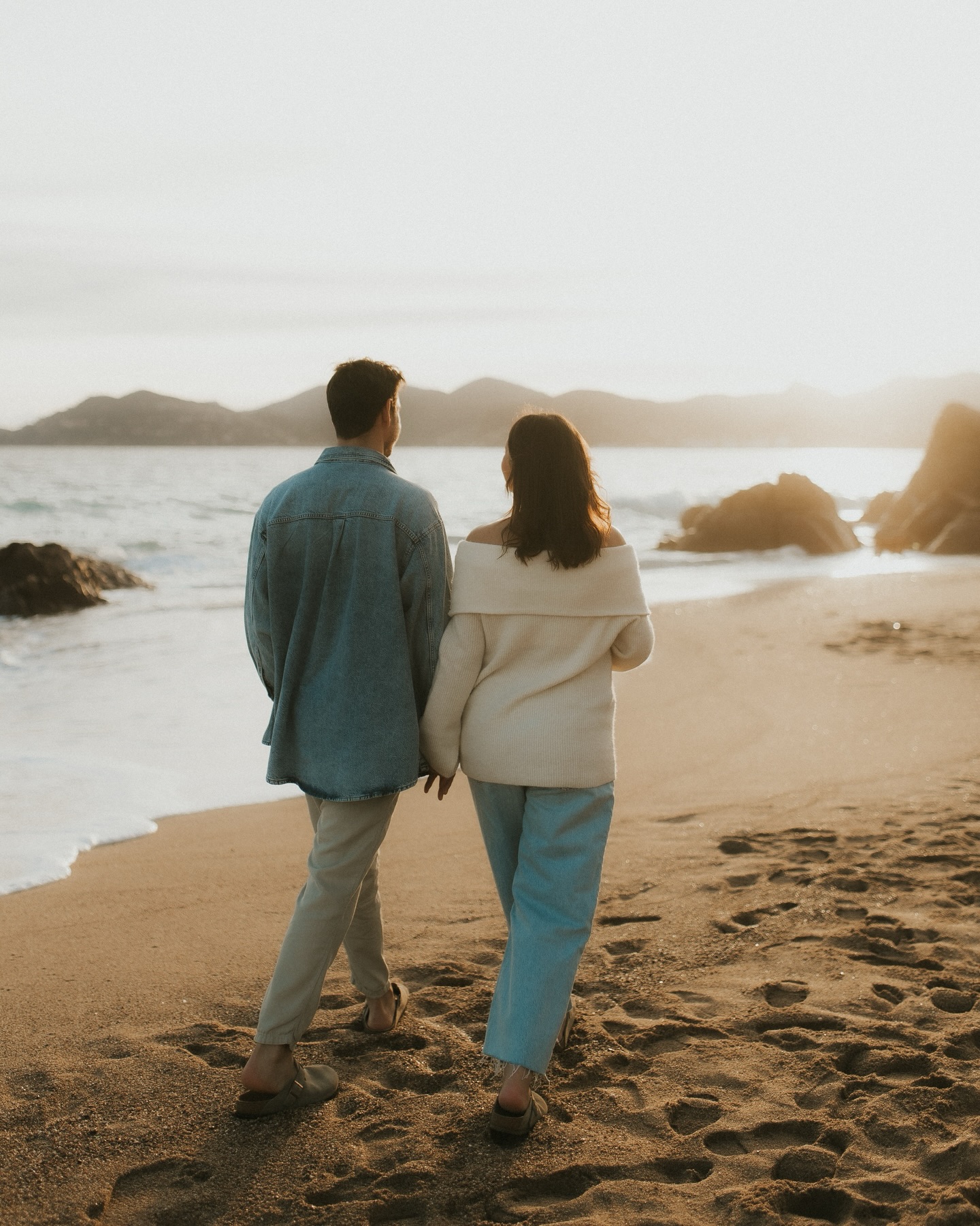 C’est le moment parfait pour réserver vos séances photo à la plage au coucher du soleil.🤭 Les plages sont encore calmes et on peut vraiment prendre le temps de s’amuser.
(entre les touristes et les fortes chaleurs, surtout au moment du coucher du soleil, les conditions deviennent beaucoup moins agréables l’été…)
Si vous rêvez de belles images au bord de l’eau, avec une ambiance paisible et une lumière dorée, ne tardez pas trop !🌞🌅
📆 Réserve toi aussi ta séance photo
⊹ www.behappylivefully.com
⊹ contact@behappylivefully.com
Hello! Je suis Taline, photographe de mariage, photographe de maternité, photographe de famille, photographe de couple dans les Alpes Maritimes et Var 📸🤍
─
photographe nice · photographe 06 · photographe alpes maritimes · photographe côte d’azur · photographe naissance · photographe cannes · photographe monaco · photographe var · photographe grossesse · photographe maternité · photographe couples