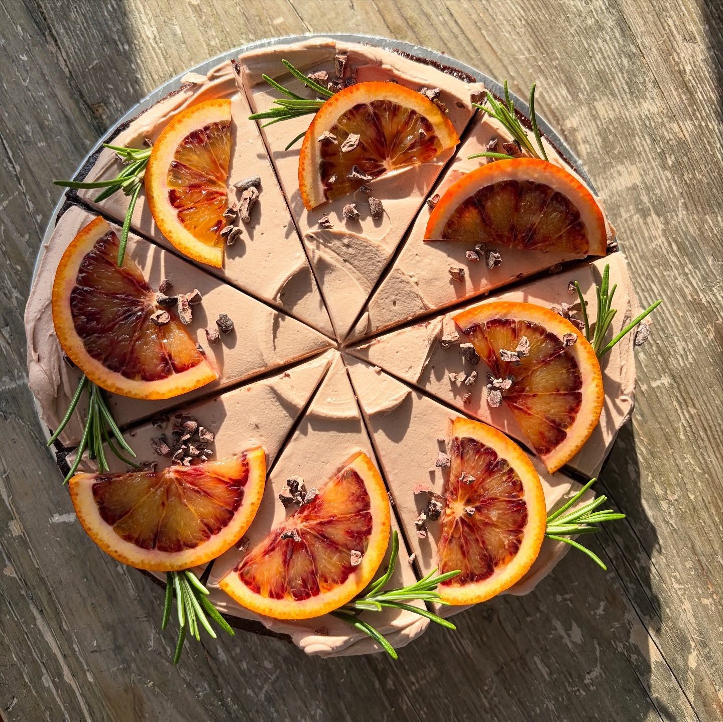 Easter weekend! Tulips, rhubarb, the last of the blood oranges (with rosemary chocolate mascarpone and dark chocolate rye btw 😍) and mini eggs for miles!
Have a beautiful bank holiday weekend, with or without Storm Dave popping up!
#dealkent #dealkentuk #kentcakes #seasonalproduce #bespokecakes