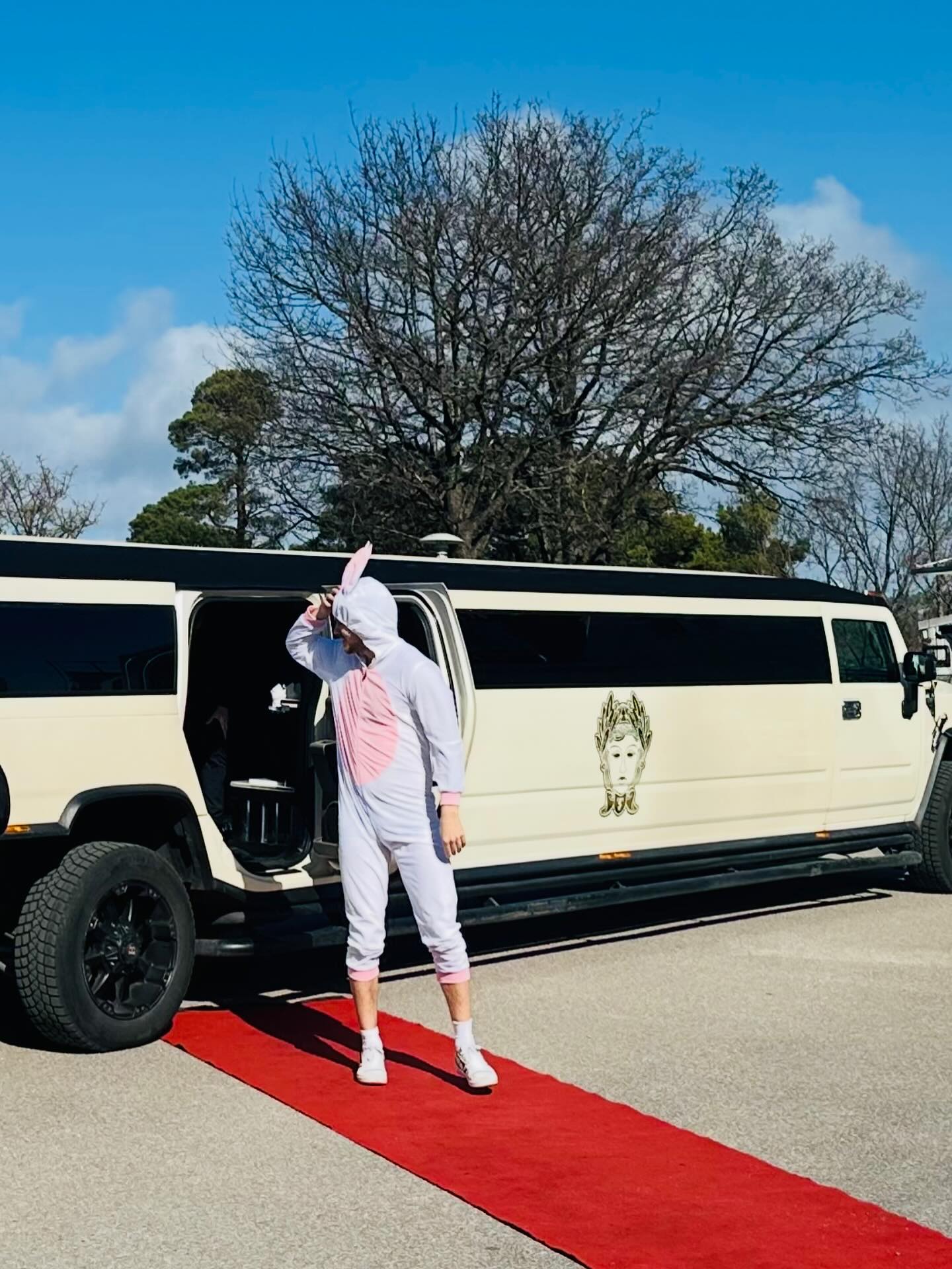 Härligt svensexe gäng som är levererade till @stenungsbaden för roligheter! Nu vankas det paintball med @aquaevent.se
Vi och kunden tackar för skjutsen av @saints.touch.limousine
Planerar du/ni svensexa eller möhippa? Då har vi massa bra paket och idéer för er.
Läs mer på RibX.se
#ribx #svensexa #paintball #teambuilding #brollop