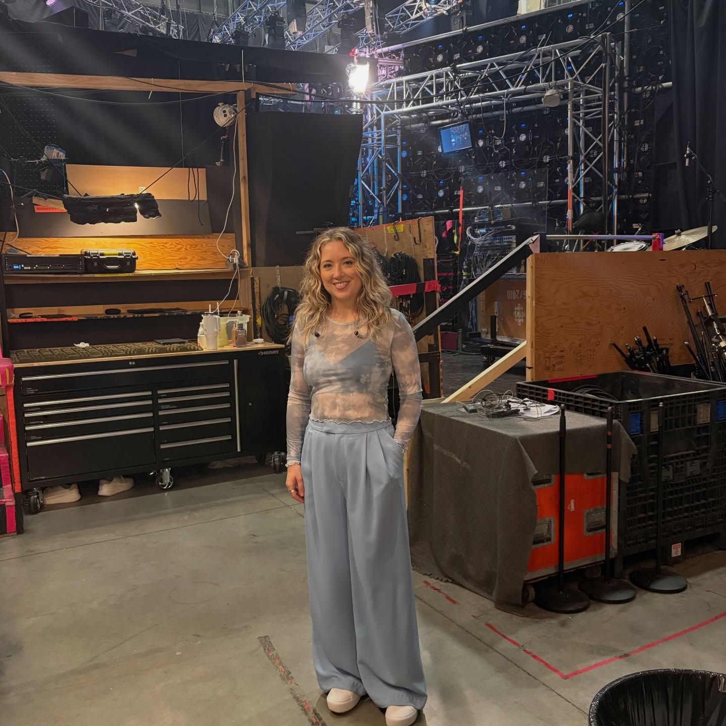 Ayayaye que d’émotions. Quelques minutes avant d’être en ondes pour l’univers de mon amie @saradufour à @endirectdelunivers .
Tellement émue et heureuse d’avoir été là.
Je vous partage plus bientôt sur cette belle soirée!
♥️