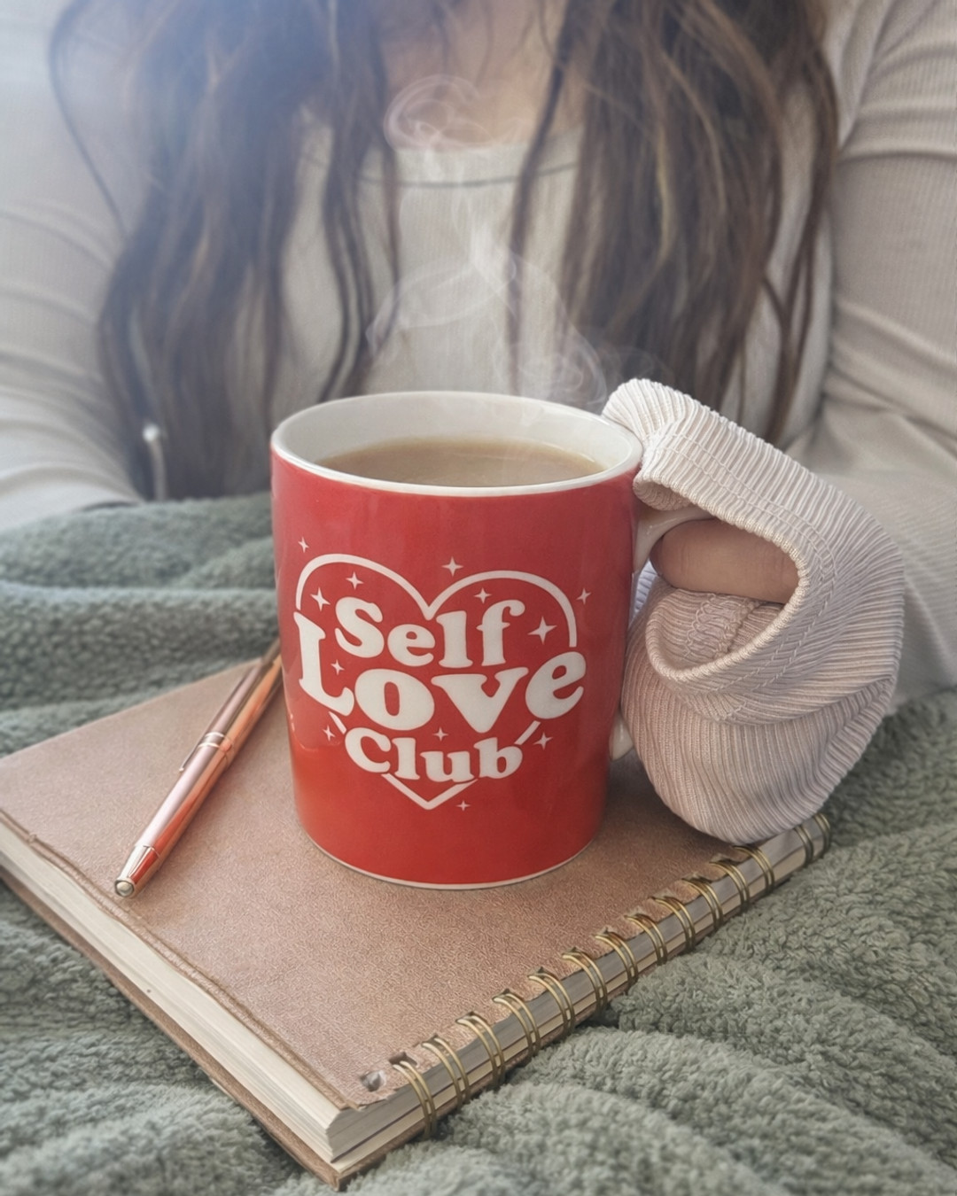 60 seconds is all it takes.
Press pause with your favourite cuppa , a soft light, and one honest sentence in your journal guilt-free.
Show yourself kindness today, small, steady rituals help you feel like you again, your more than just a mum.
Link in bio to learn how Kirsty Olivia makes self-care doable for busy mums. How will you pause today? Let me know
#kirstyoliviaselfcare #fillyourcup #mumlifeuk #smallrituals #guiltfree