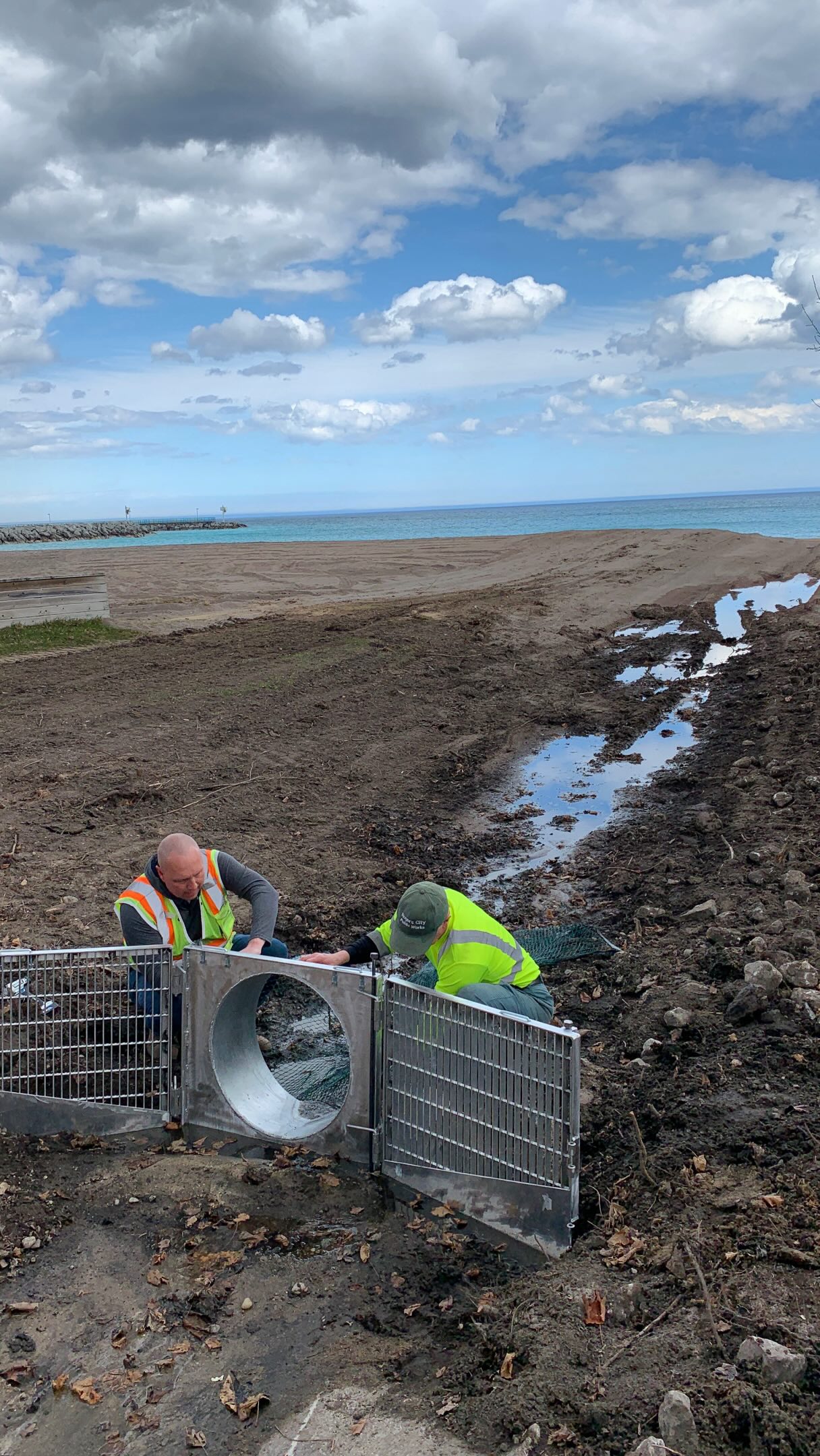 Adopt a…drain?? Yes, a DRAIN. A storm drain to be more specific. Learn more at adopt-a-drain.org! #marinedebris #greatlakes #datacollection
