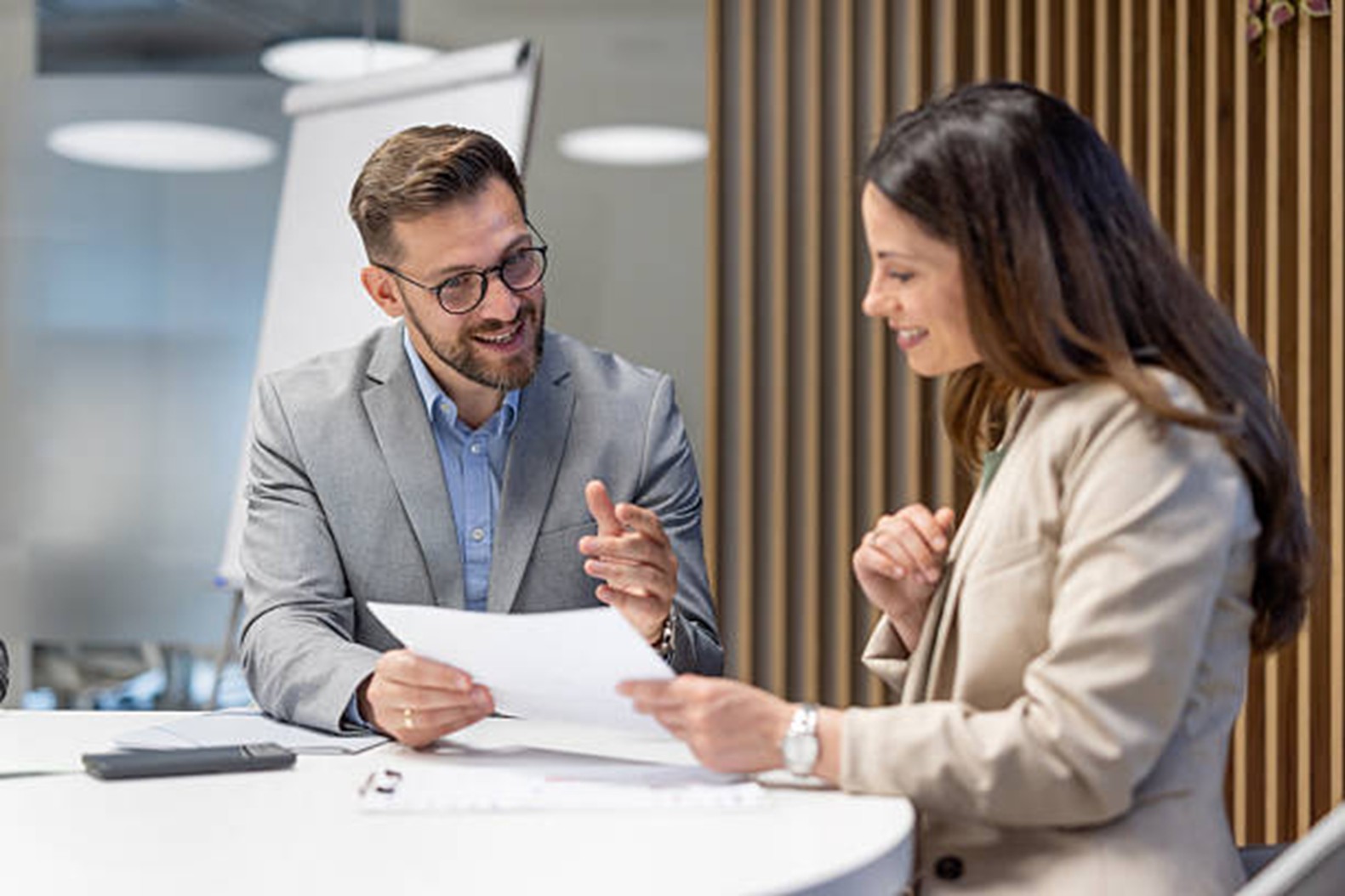 Comment déléguer efficacement sans perdre le contrôle, tout en développant l’autonomie, la motivation et la montée en compétences de ses collaborateurs ?
Dans un contexte où les managers doivent conjuguer performance collective et engagement des équipes, la délégation ne peut plus être perçue comme un simple transfert de tâches. Elle devient un véritable levier de confiance, de développement des compétences et de responsabilisation. Pourtant, déléguer demande méthode, clarté et posture adaptée pour éviter les incompréhensions, les pertes d’information ou le manque de suivi.
Cette formation propose une approche concrète pour :
✔ Comprendre les enjeux d’une délégation responsabilisante
✔ Identifier les tâches à déléguer et les collaborateurs les plus adaptés
✔ Mettre en œuvre une délégation claire, motivante et structurée, avec un suivi efficace
✔ Adapter sa posture managériale afin de favoriser l’autonomie et accompagner la progression des équipes
Et si vous faisiez de la délégation un outil stratégique au service de votre management ? Contactez-nous pour en savoir plus ou découvrez cette formation via notre catalogue en ligne 👉 https://www.gcrorganisation.com/
#management #Leadership #Delegation #responsabilisation #autonomie #MontéeEnCompétences #cohésiondéquipe #PerformanceCollective #developpementprofessionnel #pratiquesmanageriales #efficacitécollective