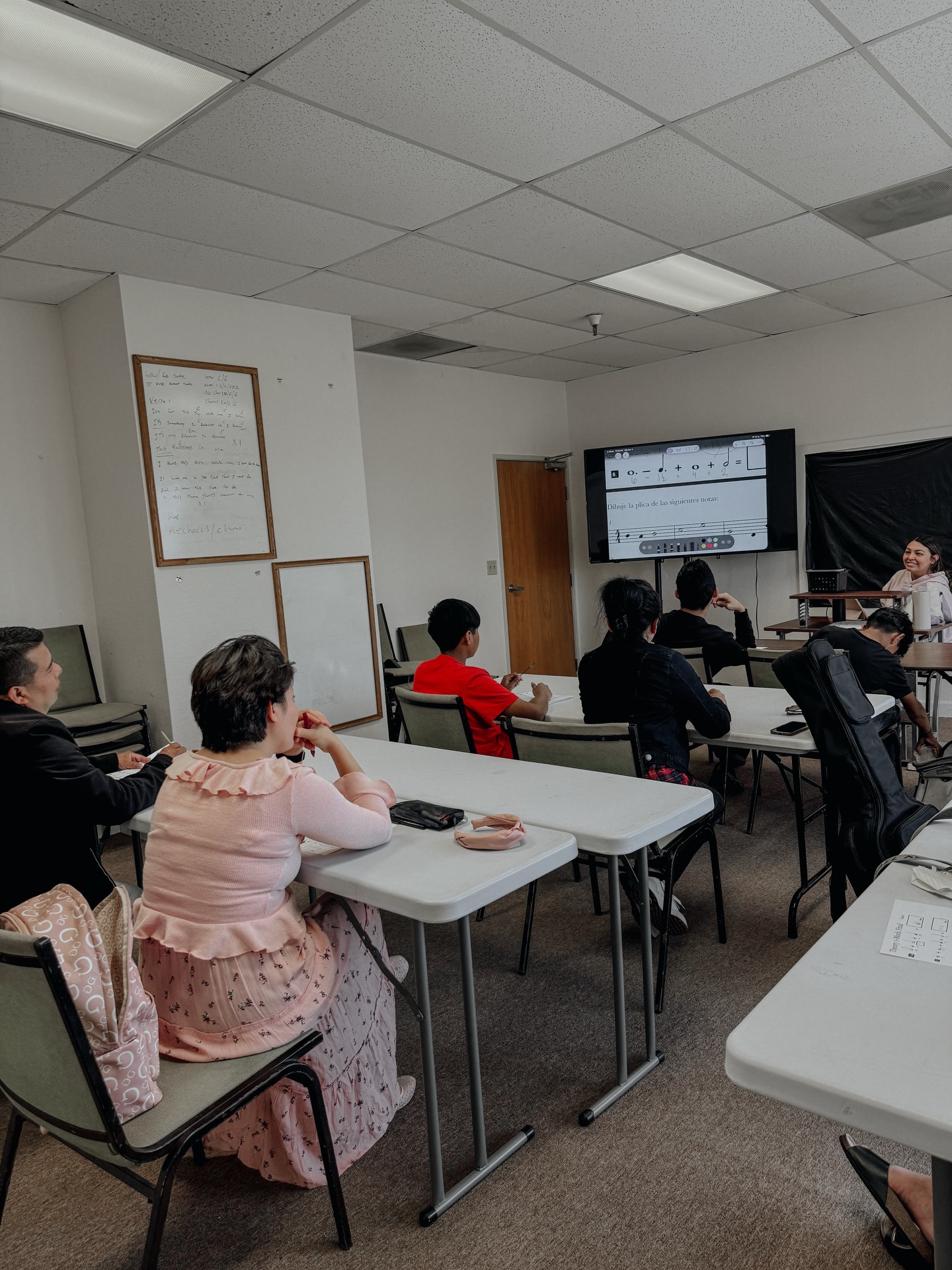 🎶 ¡El próximo trimestre ya está aquí! 🎹✨
No pierdas la oportunidad de aprender, crecer y disfrutar de la música con nosotros.
¡Las inscripciones ya están abiertas para todos los niveles! 🎸🥁🎤
📲 Reserva tu lugar y empieza tu camino musical hoy.
#EscuelaDeMúsica #ClasesDeMúsica #NuevoTrimestre #InscripcionesAbiertas #AprenderMúsica