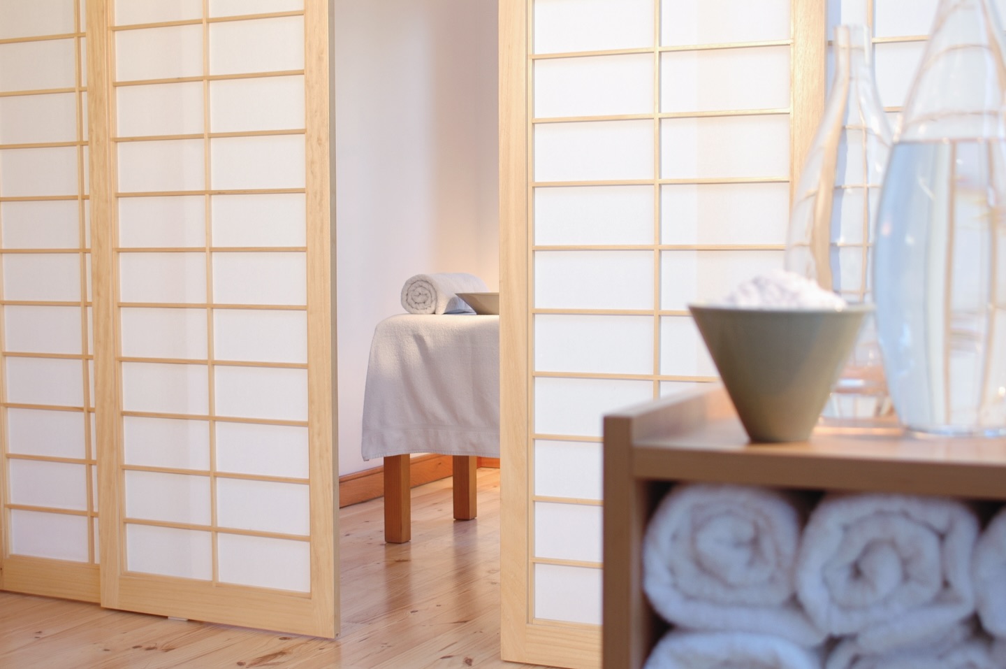 Hello April! 🌟
New month, new light, new possibilities.
Refresh your business/home with our custom Shoji Screens- designed for style, function and the modern day home.
Find our more on our website 👇🏼
www.medlifestyle.co.za
#medlifestyle #mediterraneanlifestyle #shutters #blinds #shojiscreens