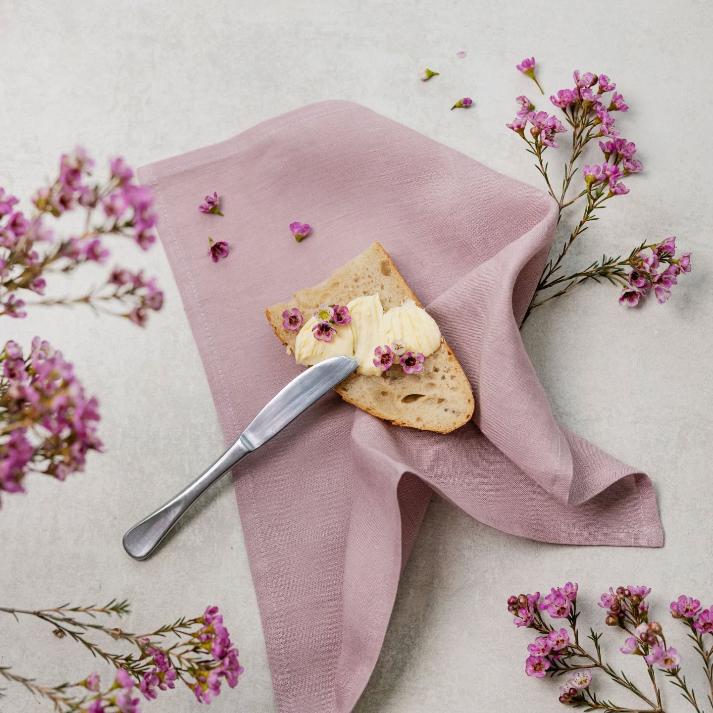 Pavasaris – puikus metas pradėti kažką naujo 🌸
Įdarbink savo įrankius, junkis prie Rūgsta mokymų ir leisk namams kvepėti šviežia duona 🍞
Įsigyk bet kurią prekę mūsų el. parduotuvėje 🛒
ir gauk -15% nuolaidą BASIC mokymų planui 🎓
Naujos žinios, daugiau pasitikėjimo ir dar skanesni rezultatai – viskas prasideda nuo pirmo žingsnio 💛
#sourdough #breadbaking #artisanbread #bakingtools #easterbaking