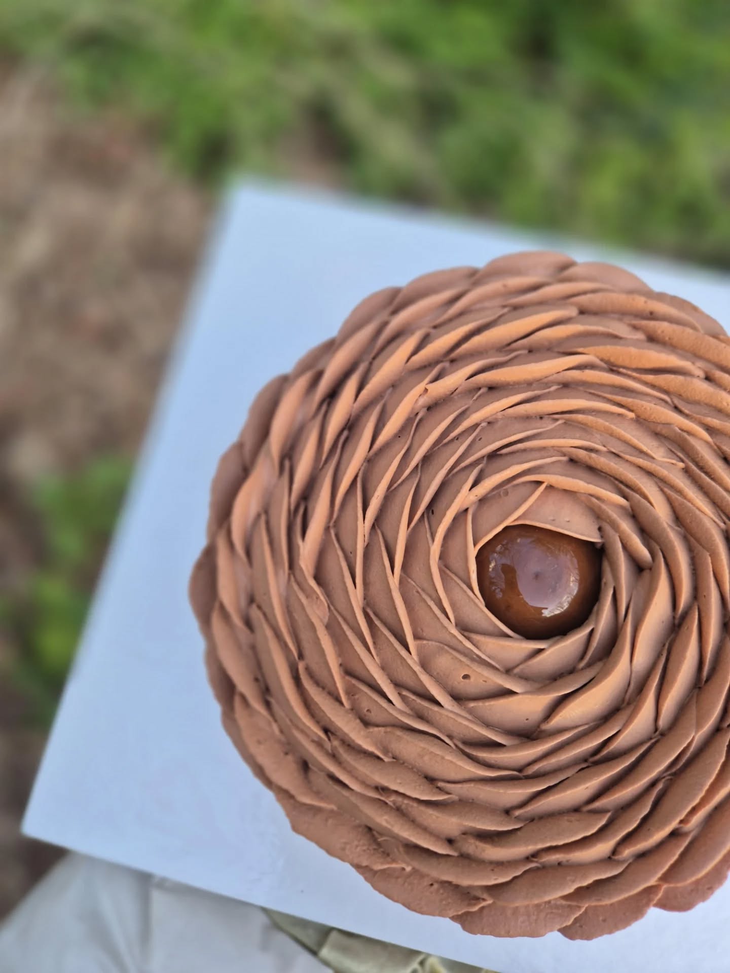 Célébrons le printemps avec gourmandise ! 🌸
- La fleur gourmande chocolatée pour les amateurs de chocolat
- La fleur citron pour les amoureux de fraîcheur acidulée
À l’occasion du week-end de Pâques, je vous propose ces deux créations en format unique:
6 à 8 parts
⏰ Réservations ouvertes jusqu’au vendredi à 12h00
✨ Plus de détails sur mon site :
www.laboutiquegourmande.com
#PatisserieArtisanale #PatisserieFrançaise #printemps #paques #chocolat