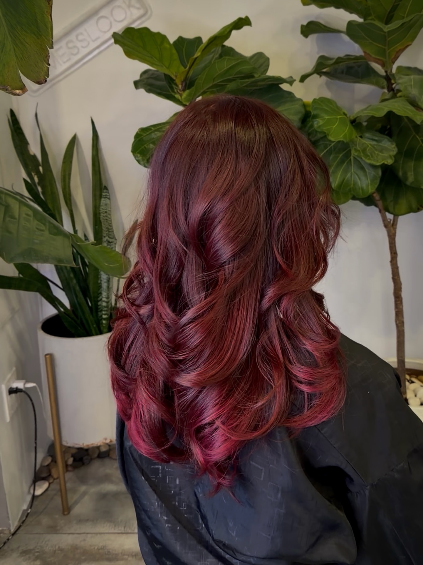 HELL’S KITCHEN WINE™
Rich depth
with a softer edge.
Less harsh.
More natural.
✦ MESSLOOK