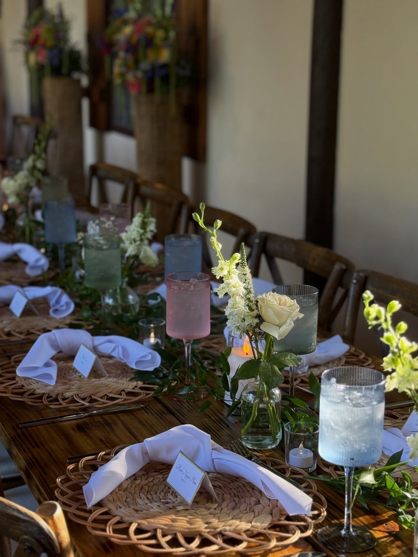 Light. Airy. Effortlessly elegant.
Colored glassware for the pop of color, white blooms, and greenery for that timeless, romantic finish.
Simple details, stunning results.
Creative partners:
Planner: Us!
Venue: @delfaverooasis
Tabletop: @rent_the_event_tampa_bay
Flowers: @poppyflowersco
Linens: @overthetoprentallinens @katie_over_the_top
Chairs: @southernchairs
#tampaweddingplanner #springwedding #tampaweddings #stpeteweddingplanner #gardenpartywedding