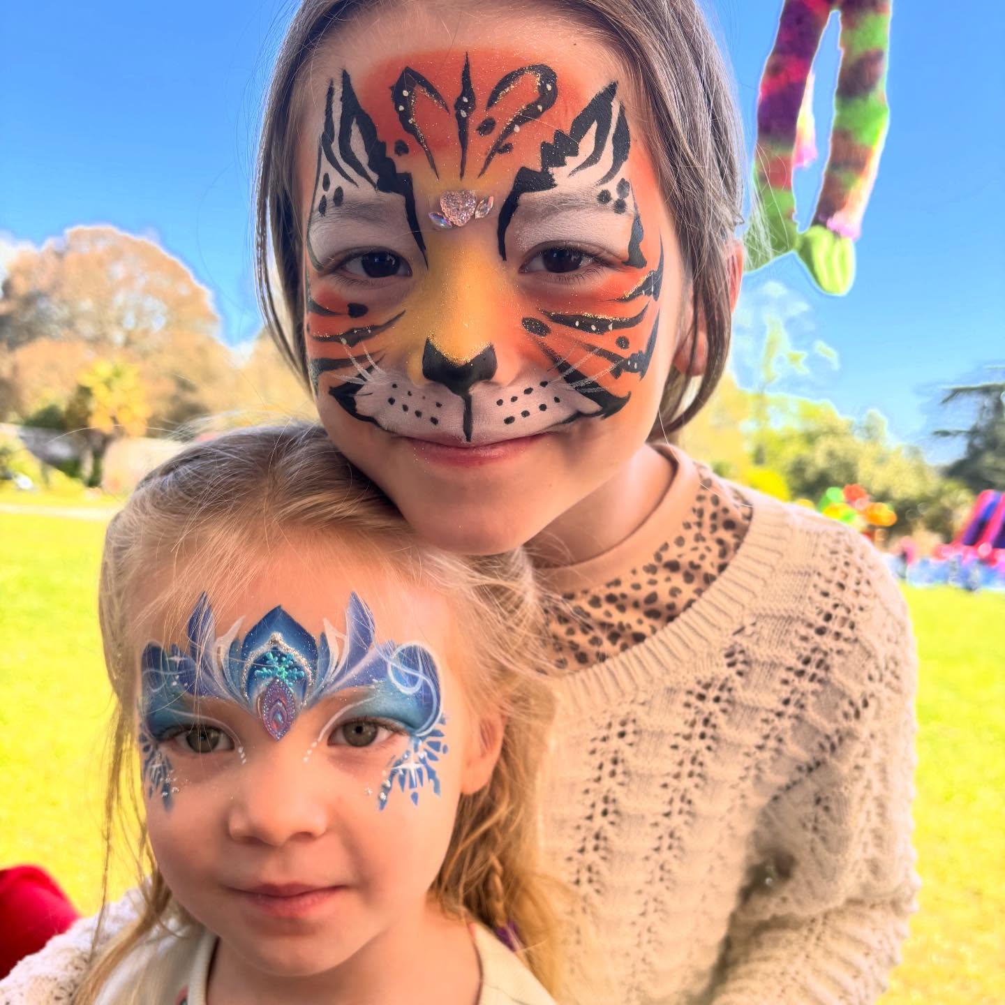 Another beautiful day at @uptoncountrypark yesterday and today is set to be lovely too. Here are an Elsa and tiger sister duo from yesterday! Spot @get_up_and_bounce in the background too 💕✨
#facepaintersofinstagram #facepainting #facepainter #facepaint #facepaintingkids
