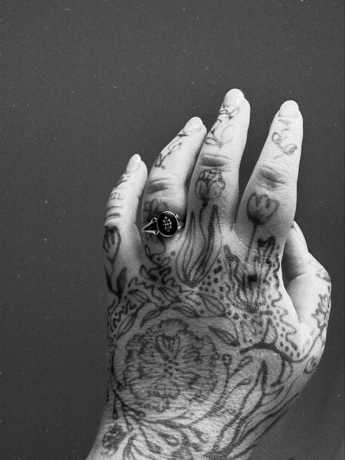 Life’s more fun with #henna on 🫶🏼
Some of the henna I did this week for @carmel.in.joy + @rishs_pieces wedding❣️ I love you ✨ thanks for letting me play 💫
Shout out to all my canvases 🙏🏼🔥🫡
This is your sign to hire me to do your henna at your next function. 👀