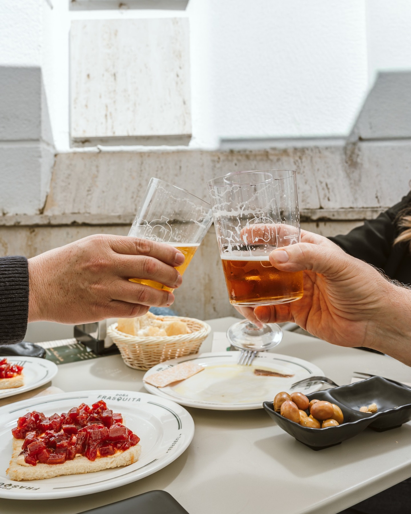 ¡En marcha este JUEVES SANTO! ✨ Están siendo una primera semana santa intensa, pero muy gratificante.
¡Ojo! Recomendamos antelación para coger sitio para almuerzo o cenas en la taberna.
Tu taberna en el centro 📍José López Rodríguez N7
-
#taberna #sanfernando #doñafrasquita #cocina