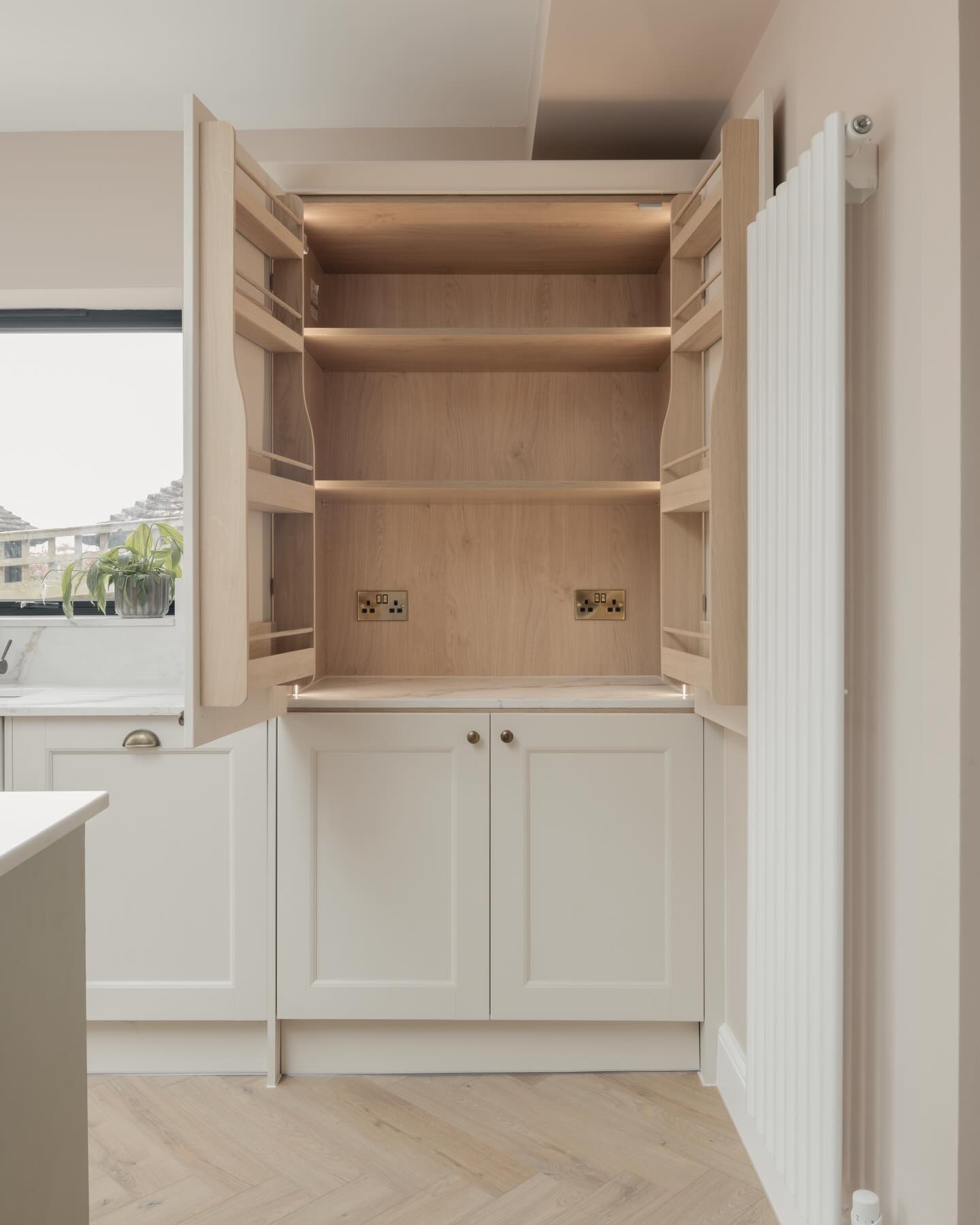 Part of the kitchen design at our Royal Tunbridge Wells project.
Clean lines, warm tones and a layout designed to make the space feel open and connected. A simple palette, with attention given to the details that make the room work day to day.
SOHO Developments | High-end builds & Refurbishments