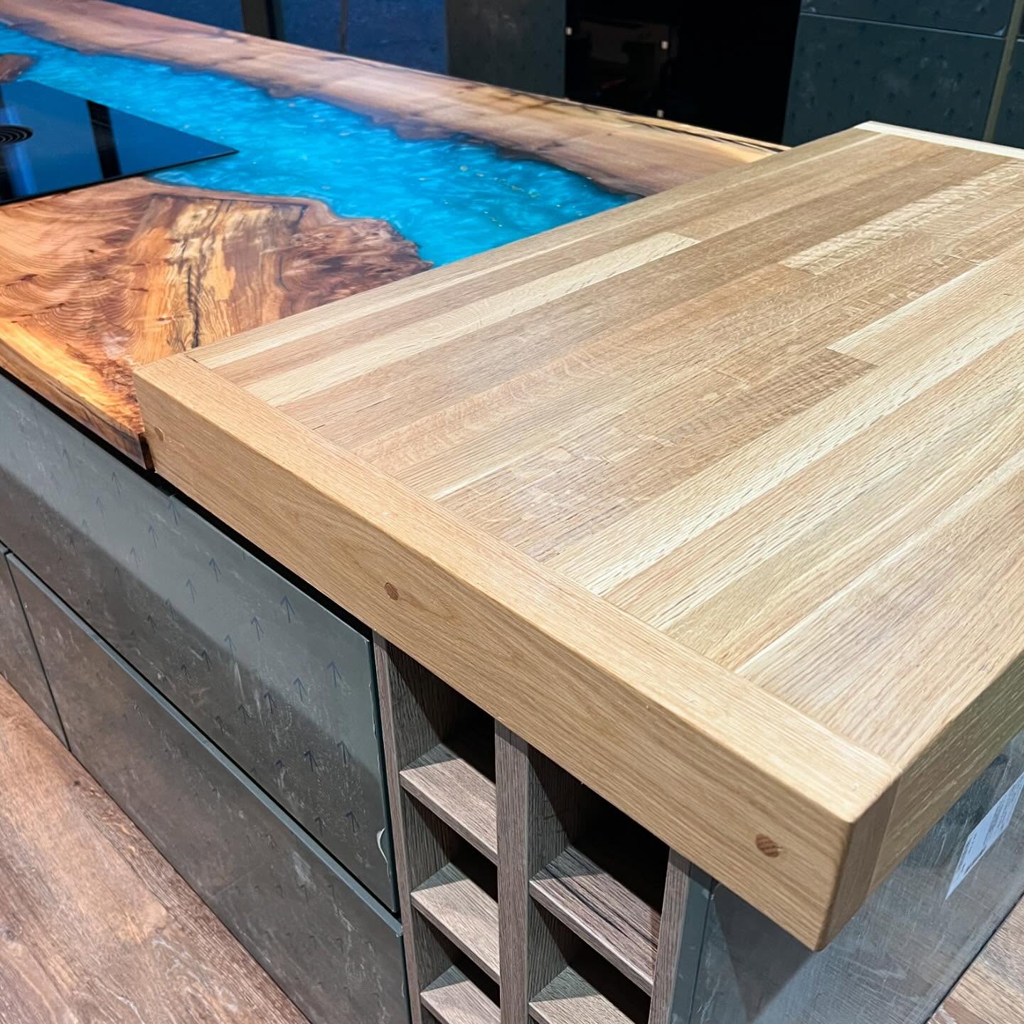 Crafted from solid oak, this butcher’s block adds a touch of warmth and durability to any kitchen. Elegant, timeless, and built to last.
#SolidOak #CraftedWithCare #KitchenEssentials #TimelessDesign #LuxuryDetails #HandmadeQuality