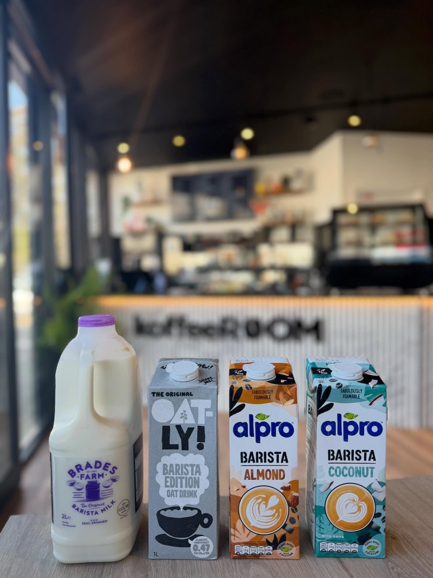 🥛 🤍 FAVOURITE MILK?? 🤍 🥛 #coffee #matcha #milk #oatmilk #coconutmilk koffeeroom