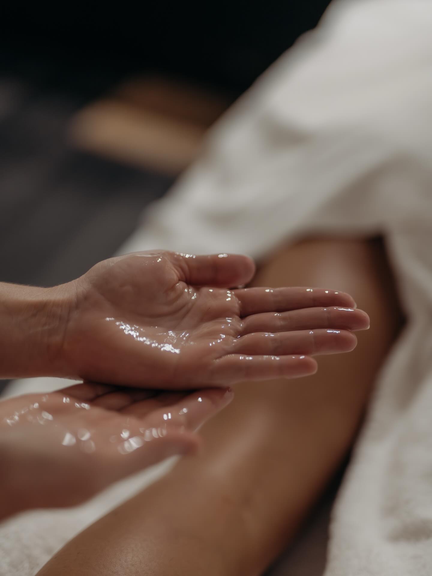 Introducing our “Ocean Embrace” 90 Minute Relaxation Massage. Melt into the bed, feel waves sweeping over you, tucked away in our seaside spa - indulge in the ultimate massage treatment to quiet and calm the body and mind. You deserve it 🤍