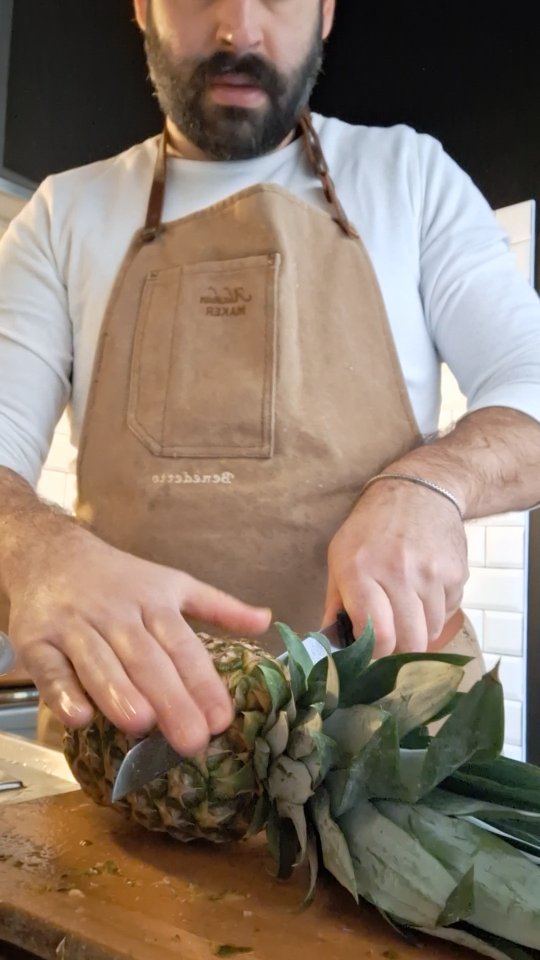 Vous l’avez réclamée... la voici enfin de retour! 🍍🔥
Après des semaines de rupture de stock et vos nombreux messages (merci pour votre patience !), notre création est de nouveau disponible en boutique et en ligne.
L’ananas bio, juteux et sucré, vient flirter avec la chaleur délicate du Piment d’Espelette AOP. Un équilibre parfait entre douceur tropicale et caractère basque.
✨ En cuisine : incroyable avec un fromage de brebis ou un foie gras poêlé.
👉 Lien en bio pour commander avant qu’elle ne disparaisse à nouveau !
.
.
.
.
#benedettoconfituresatypiques #jam #paris #food #apero