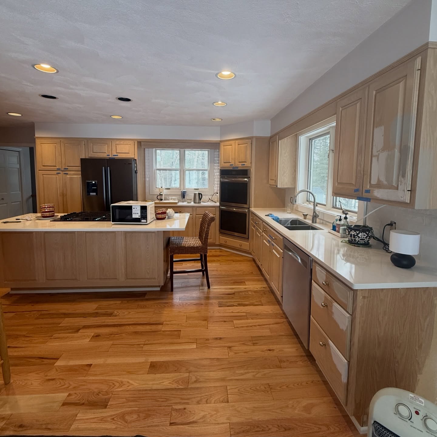 A complete cabinet transformation for our client, Polly. Take a look at these before and after photos, the results speak for themselves.