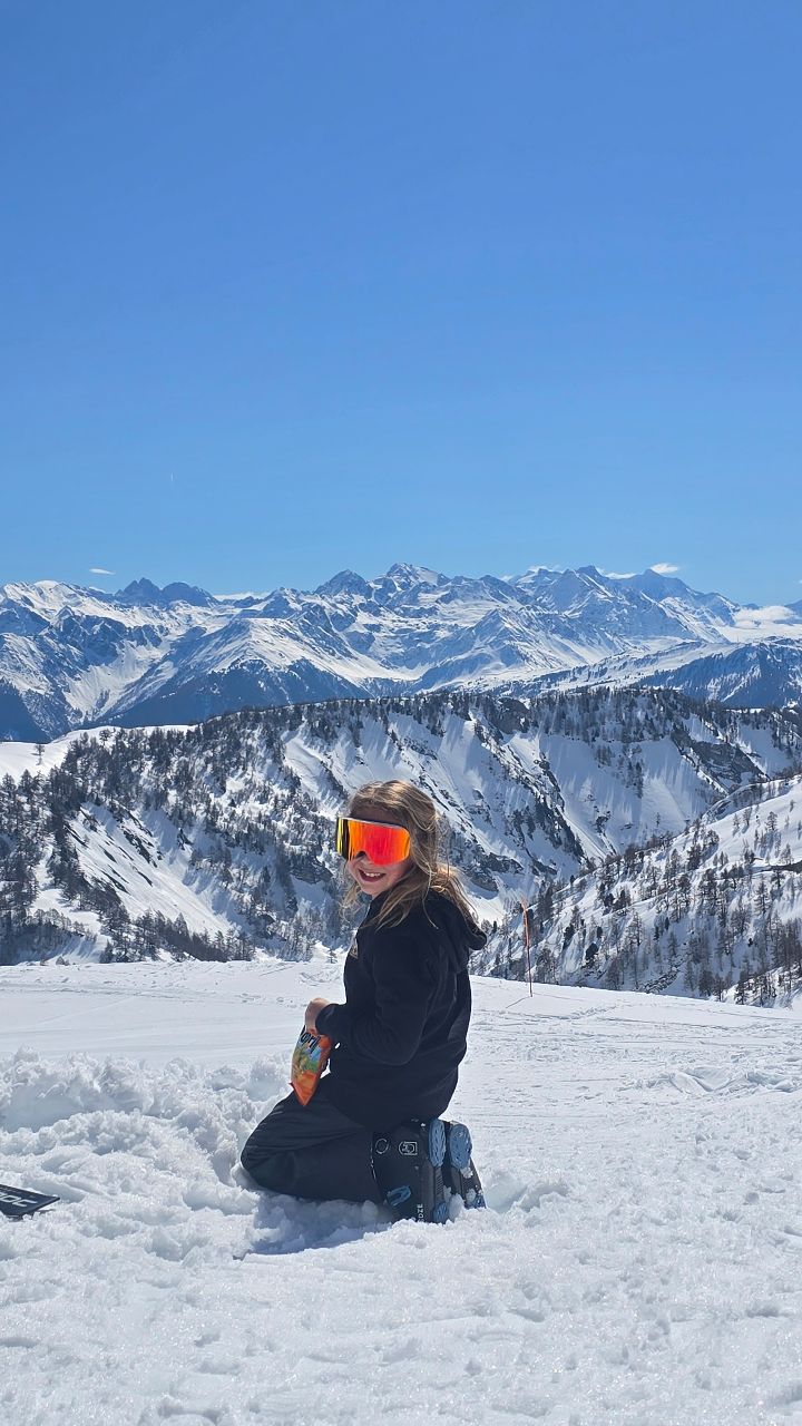 Swiss priorities đ„đđšđ
Happy Easter đâïžâ·ïž
Humour |SwissAlps | Switzerland | Mountains | Skiing