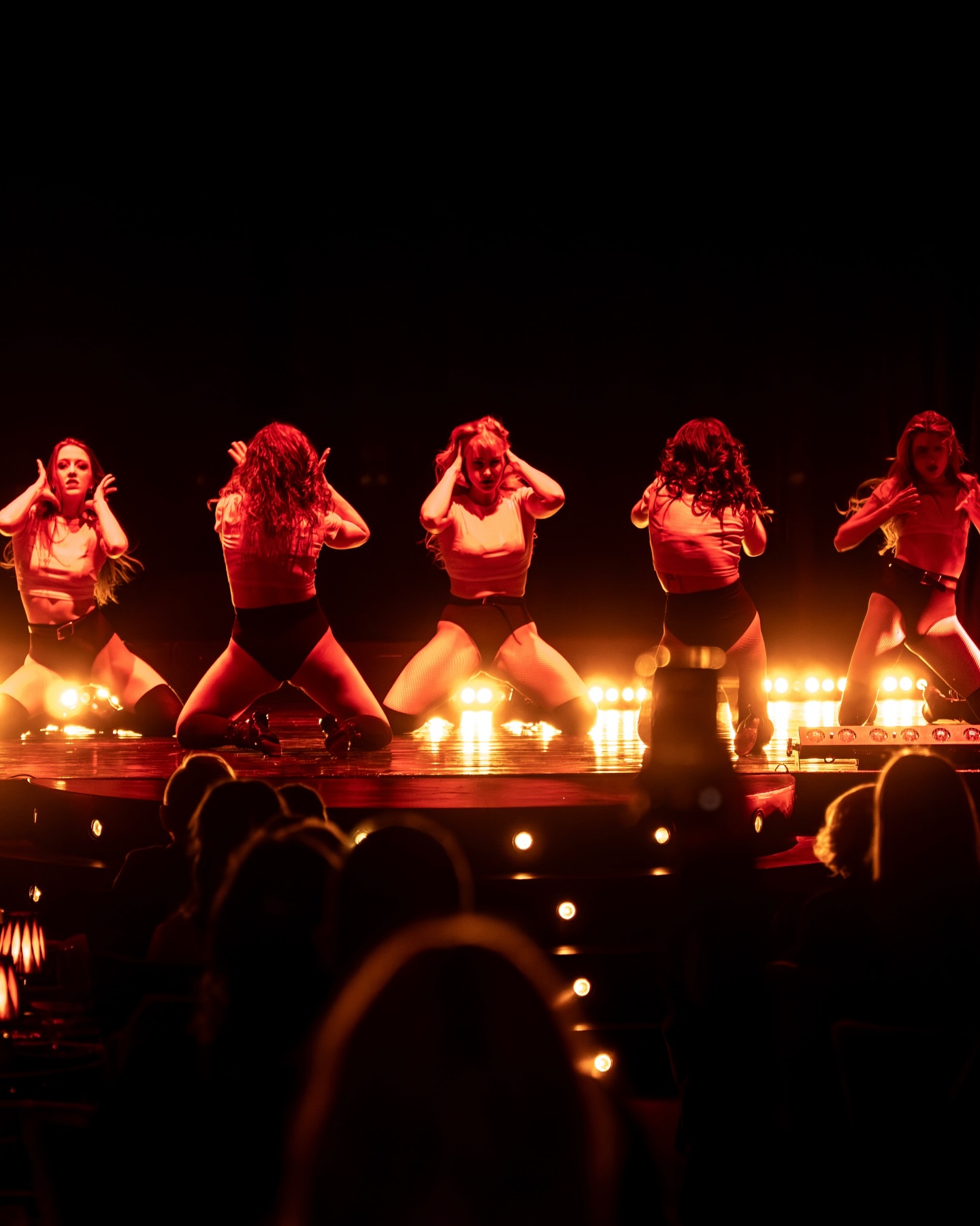 9.5. – datum, kdy jeviště divadla @royal_prague ožije v nespoutané energii představení @femme.play ❤️🔥
Přijďte se podívat na představení i vy! 🫵🏽✨
Čeká vás večer plný emocí a nezapomenutelné atmosféry ✨
🎟️ Lístky dostupné v síti @gooutcz
Těšíme se na vás! 💫