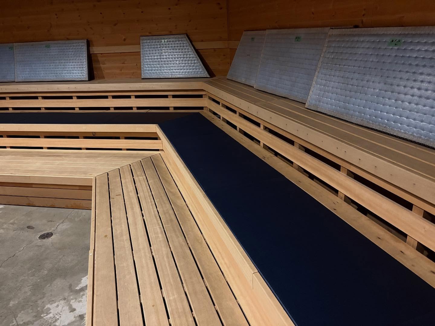 常連様から予備畳入替のご依頼。
#縁無し畳
同じサイズの新畳を予備に1セット製作してあり、部屋の消毒日に合わせて既存の畳と入替させていただきました✨
今回も当店にご用命くださり誠にありがとうございました🙇♂️
#新畳
#畳張替
#名東区畳
#畳名東区
天白区 千種区 守山区 昭和区
瑞穂区 日進市 長久手市 東郷町
尾張旭市 瀬戸市 豊田市
☆畳☆襖☆障子☆網戸☆張替え
名古屋市 名東区 高間町
丸孝畳店 マルタカタタミテン
☎️052-701-6960