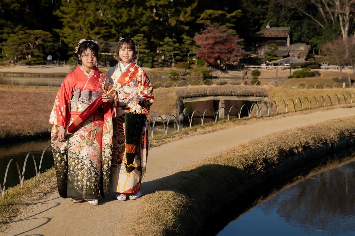 ちょっと前に、昨年ね!なるんだけど、双子のご姉妹さんを撮影。二十歳の記念撮影ですね。
ほんと、若いって良いですね!失敗なんか恐れないで、いくらでも前向きに歩けるんだから!
#前撮り岡山 #岡山前撮り #岡山二十歳の祝い #岡山成人式前撮り